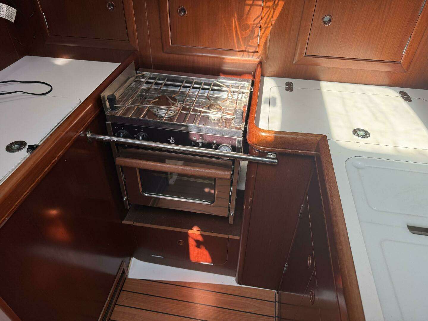 2005 Beneteau Oceanis 331 - Image 5