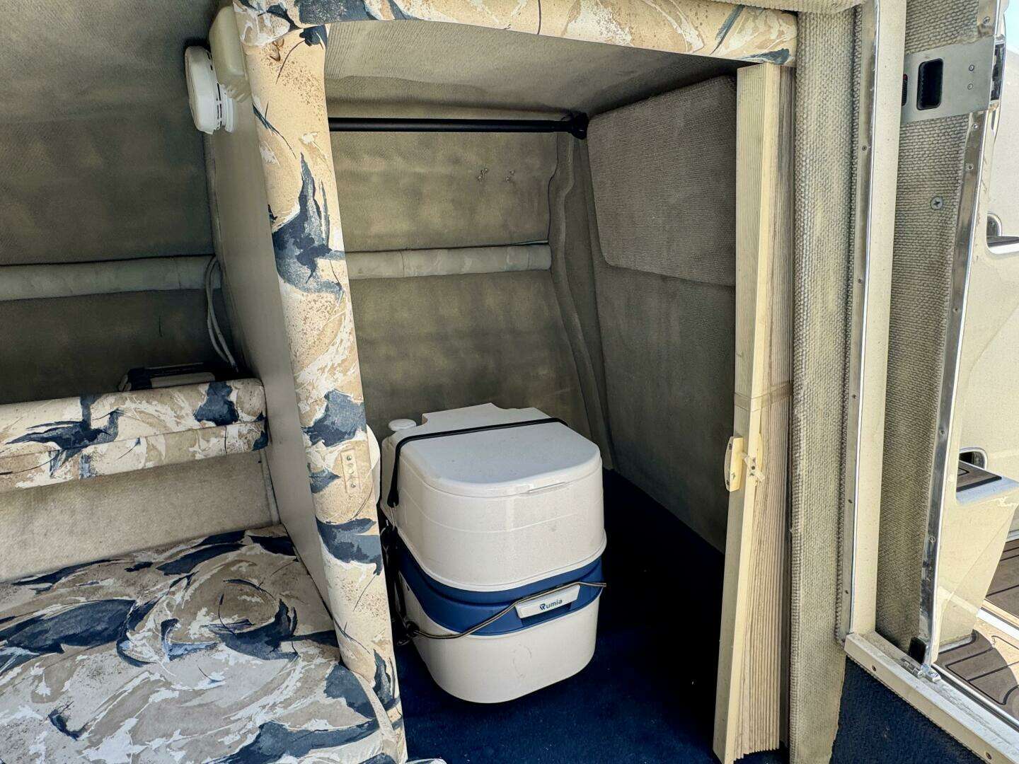 1999 Sea Ray 215 Express Cruiser - Image 48