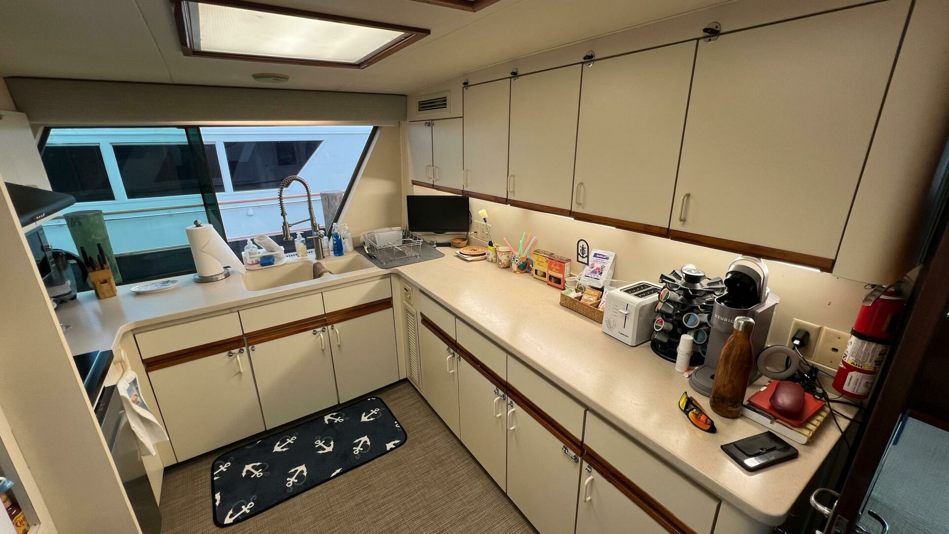 1987 Hatteras Motoryacht - Image 18