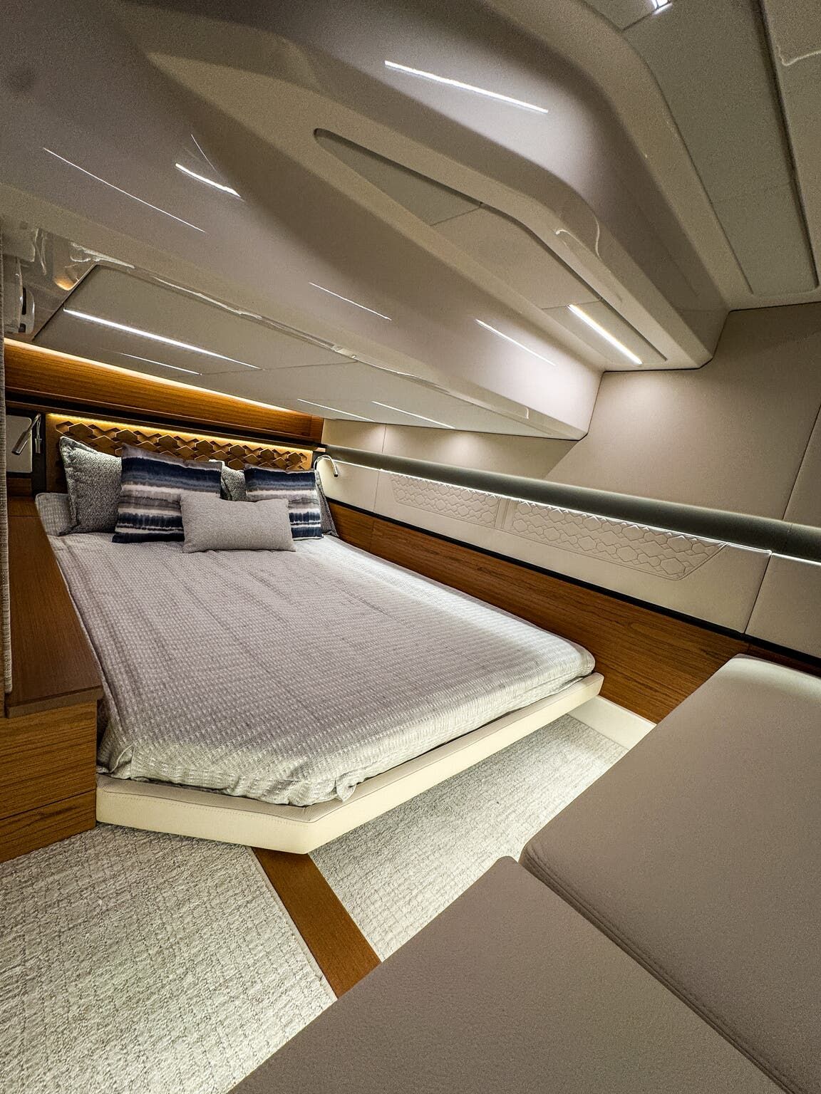 2026 Tiara Yachts 43LE - 15