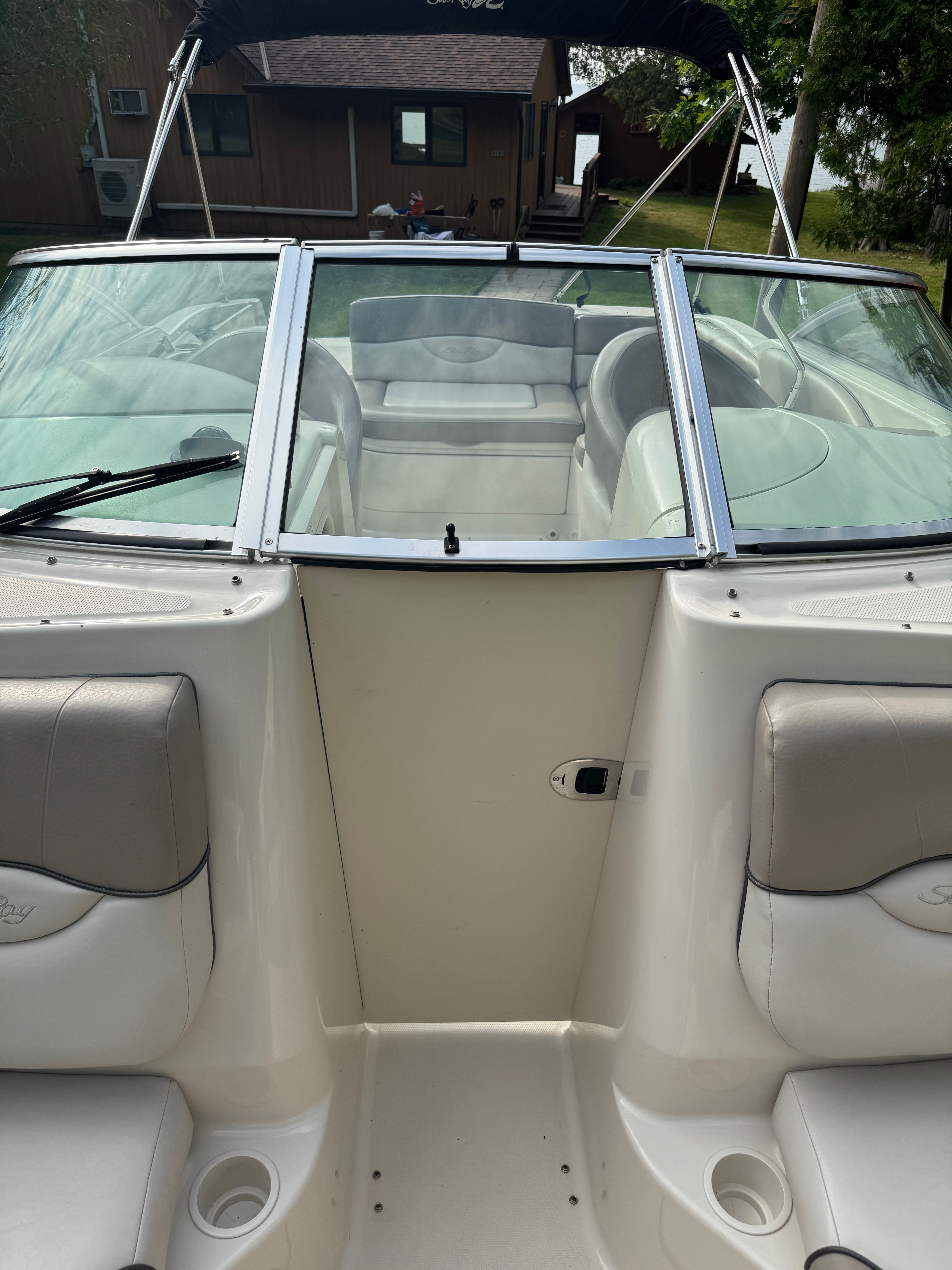 2002 Sea Ray 220 Sundeck - 52