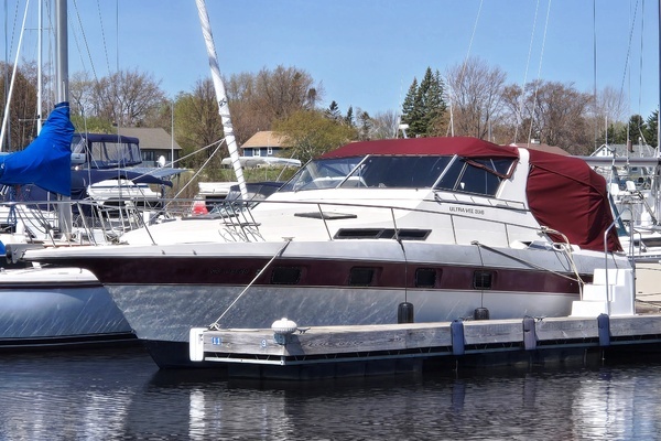 1984 Cruisers Yachts Ultra Vee 336
