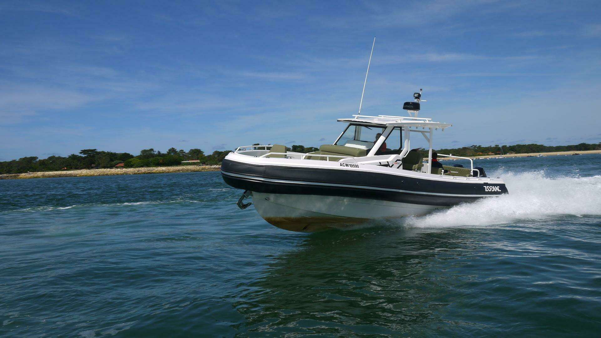 2025 Zodiac X10CC Twin Mercury 400's w/ Joystick - Image 39