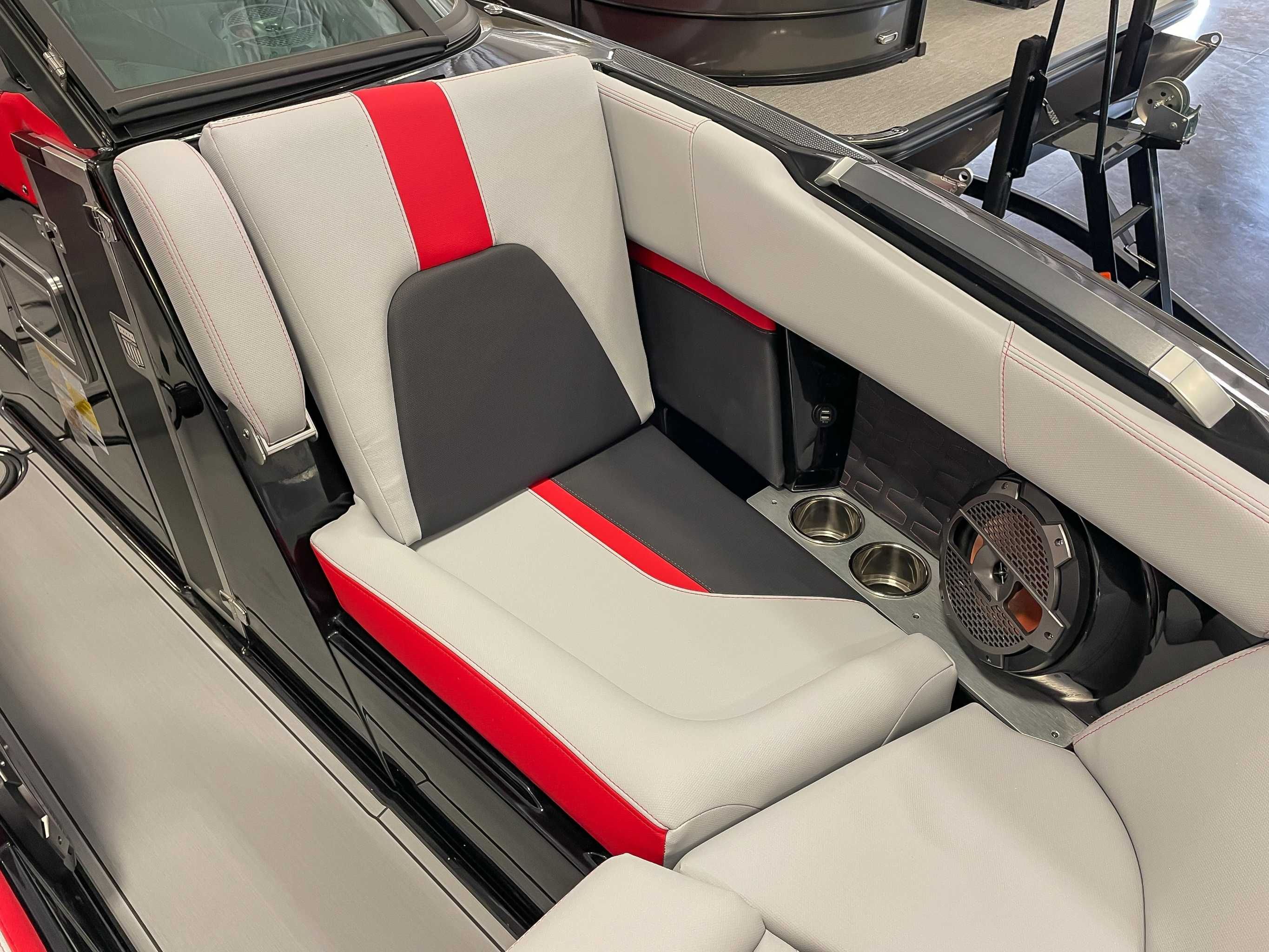 2022 MasterCraft X22 - 13