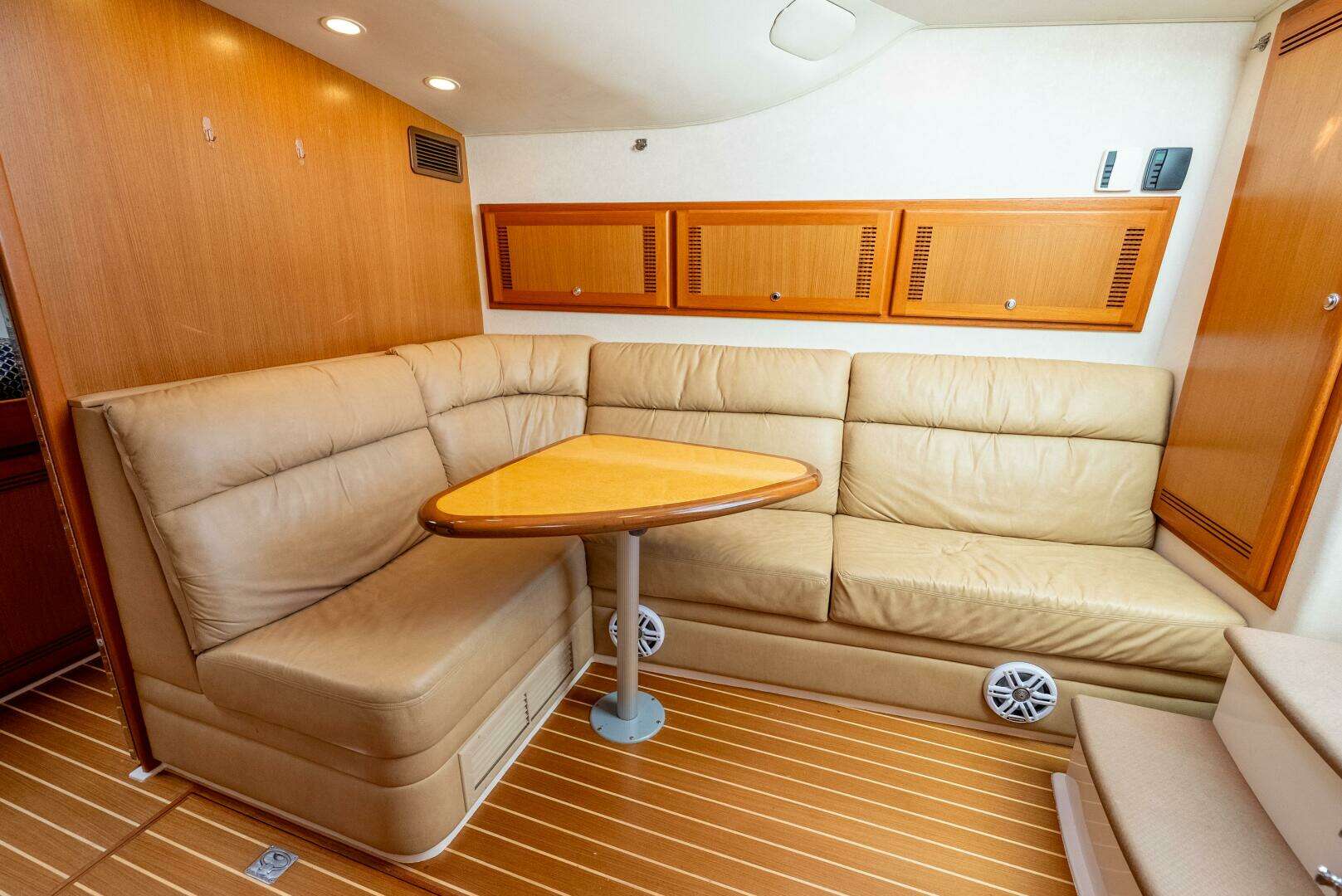 2007 Cabo 40 Express - Image 23