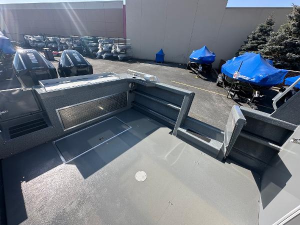 2024 Spartan 260 Maximus Pro XL boat deck in a parking lot.