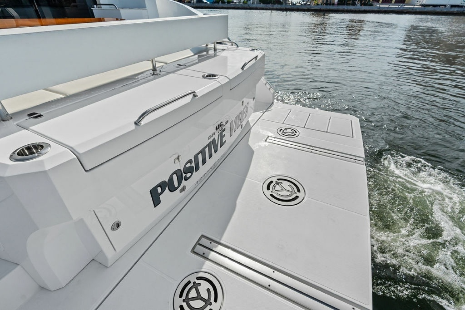 2022 Cruisers Yachts 46 CANTIUS - Image 15