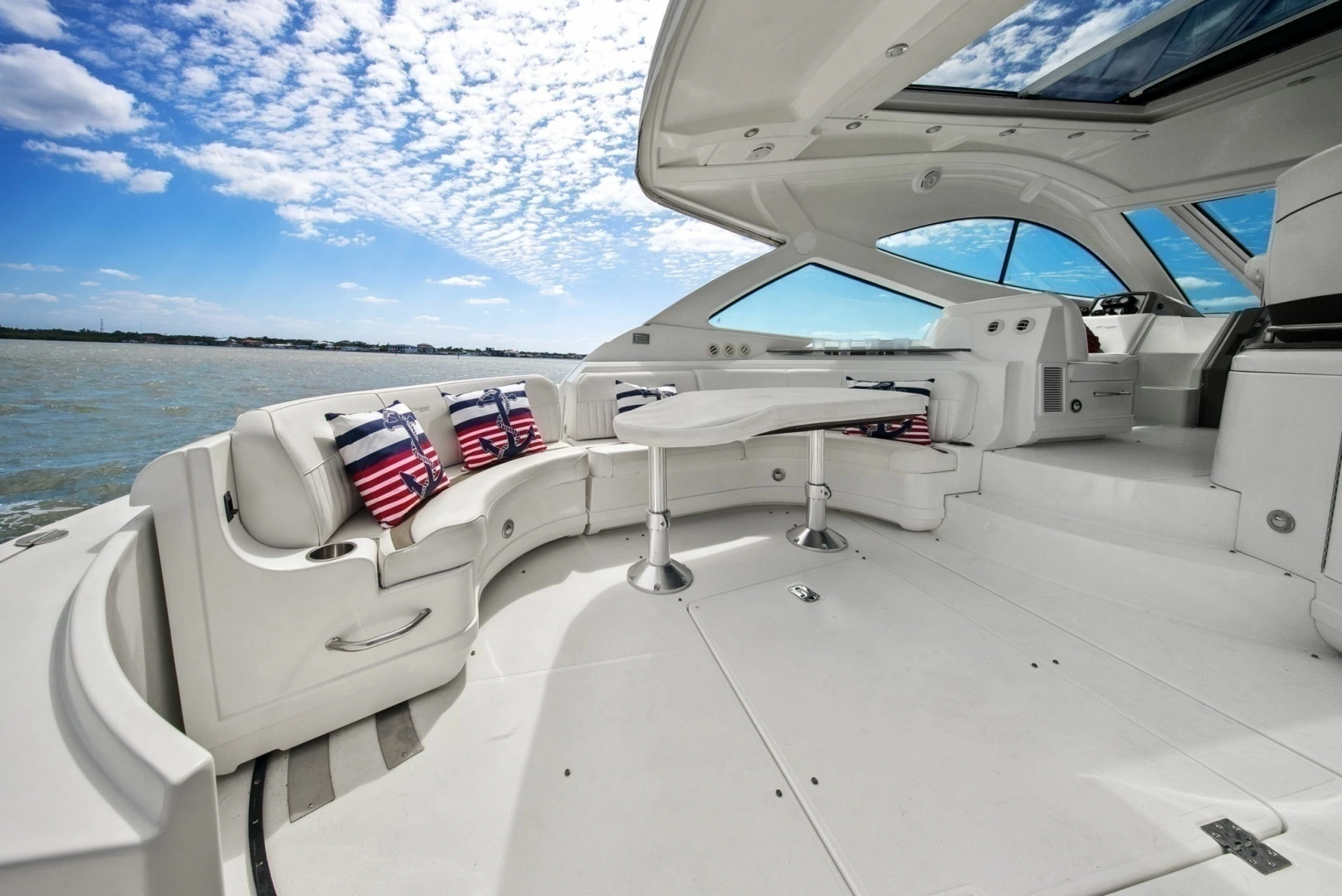 2012 Cruisers Yachts 540 Coupe - Image 5