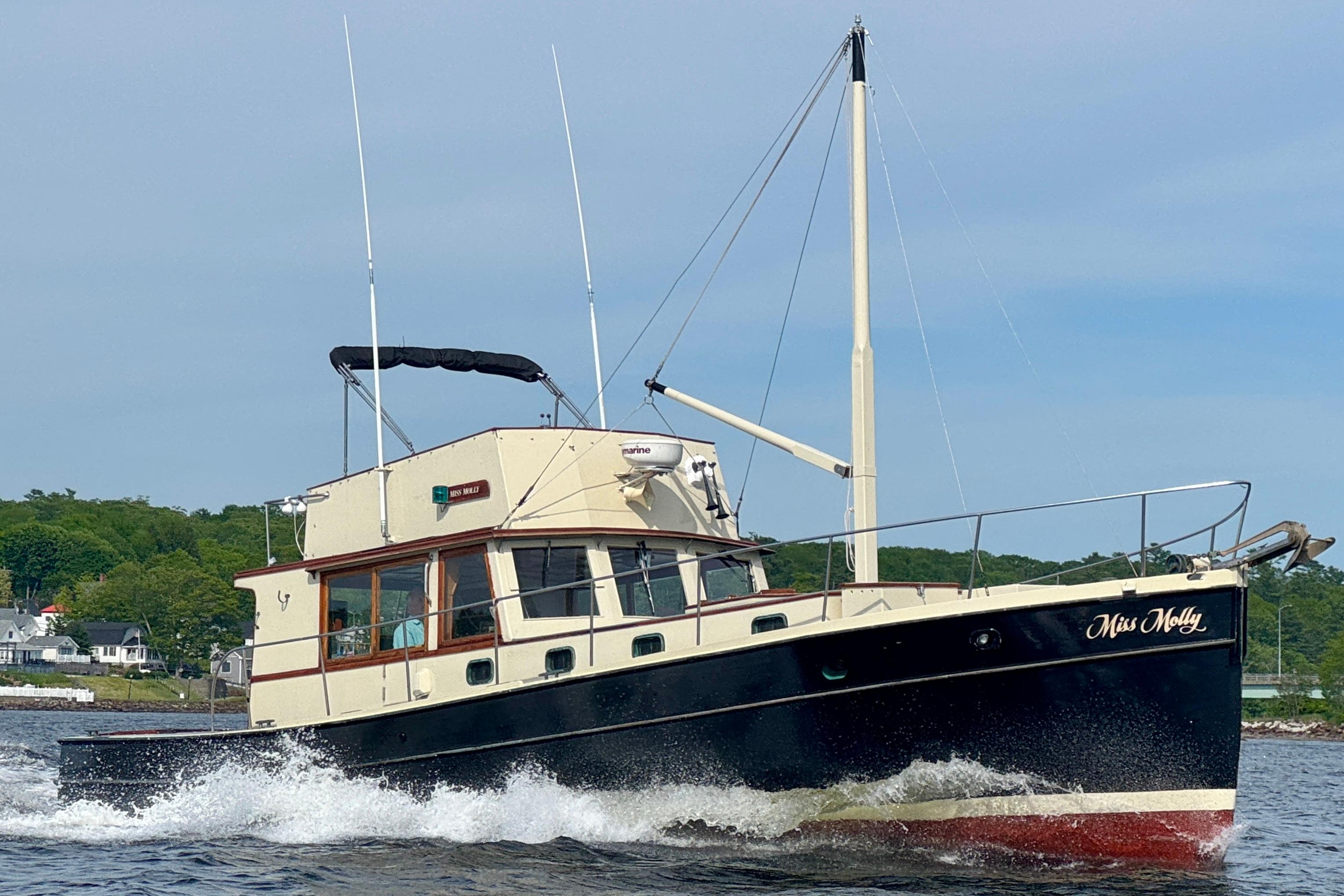 1976 Downeast FLYBRIDGE CRUISER