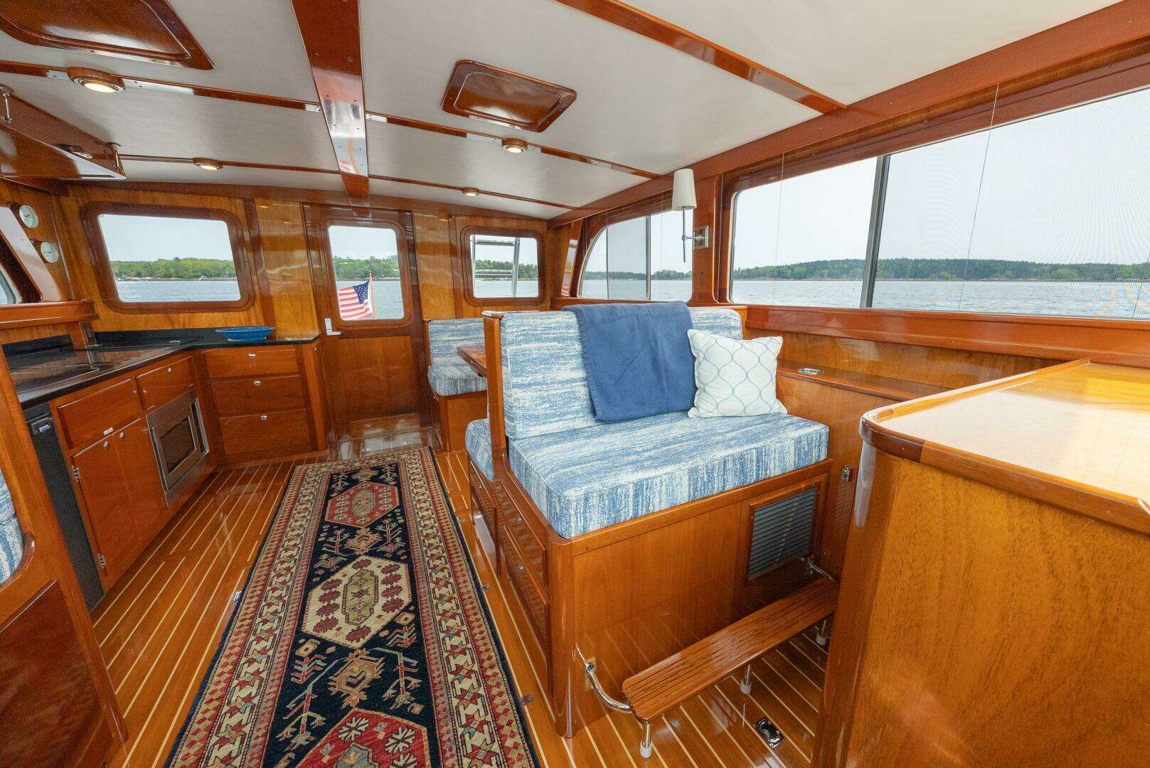 2019 Lowell Flybridge - Image 7