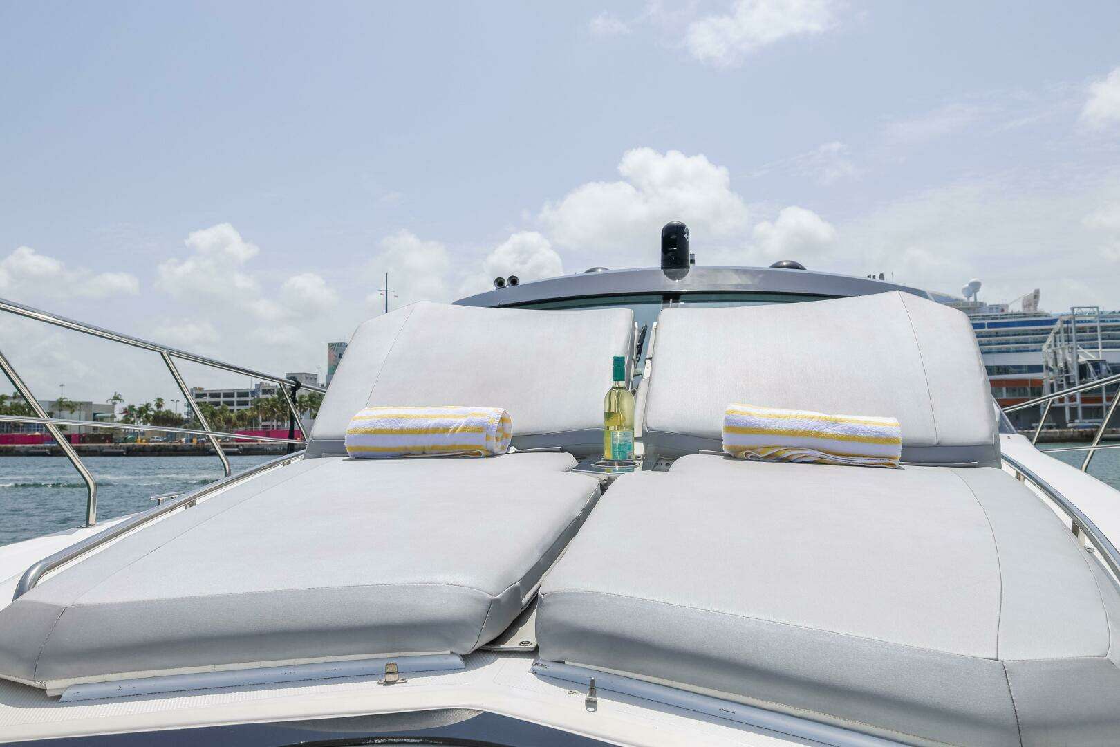 2014 Cruisers Yachts 45 Cantius - Image 42