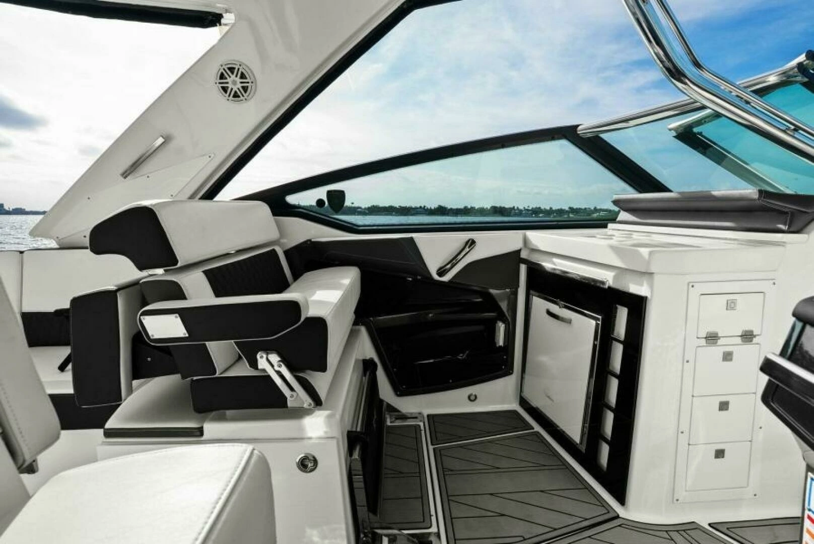 2023 Monterey 385 SS - Image 16