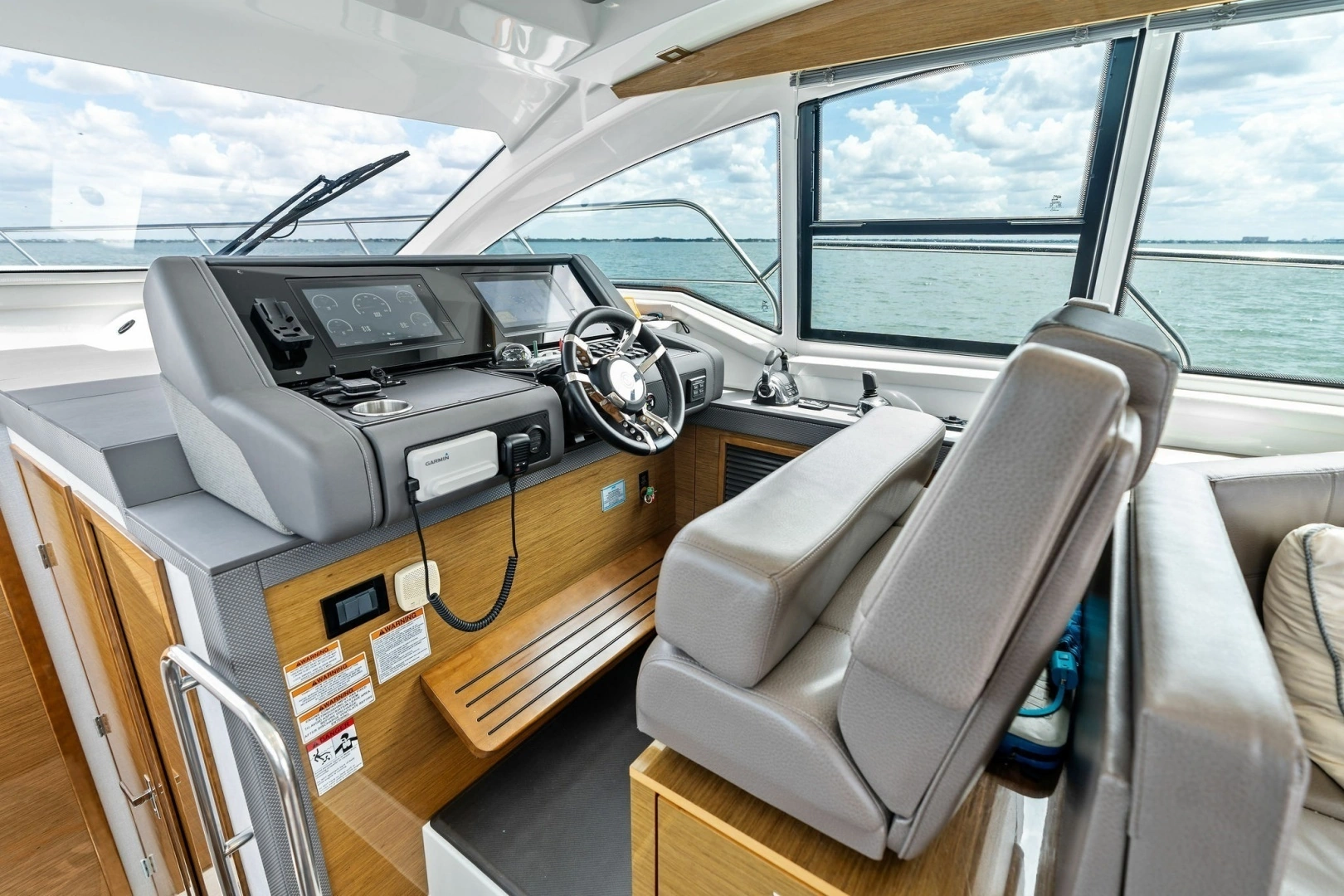 2019 Cruisers Yachts 42 Cantius - Image 23