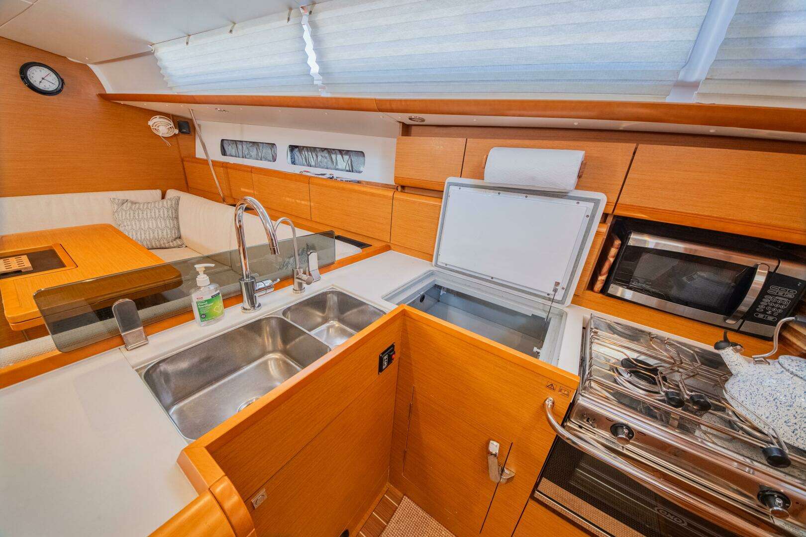 2016 Jeanneau 439 - Image 36