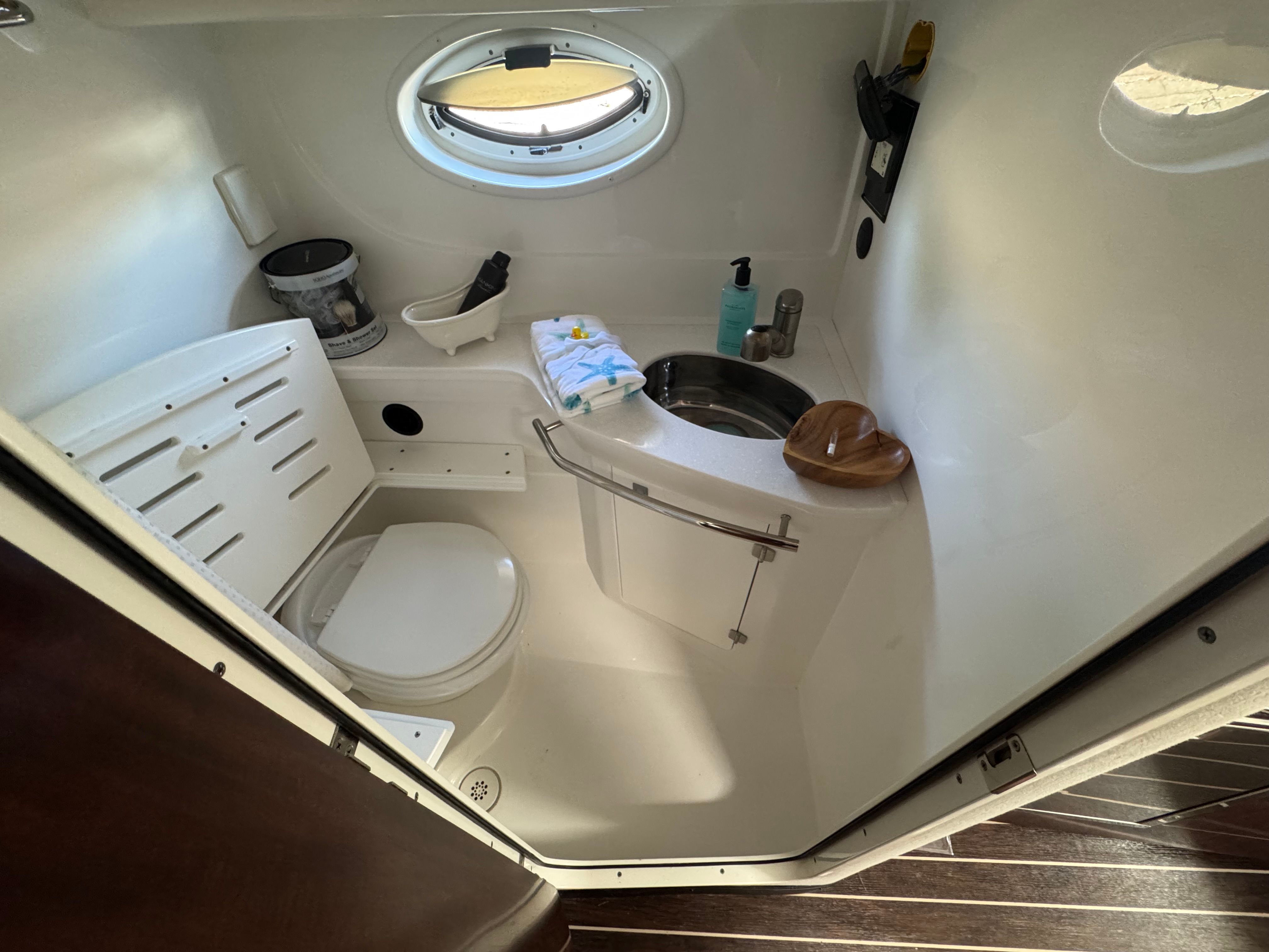 2018 Monterey 335 Sport Yacht - 28
