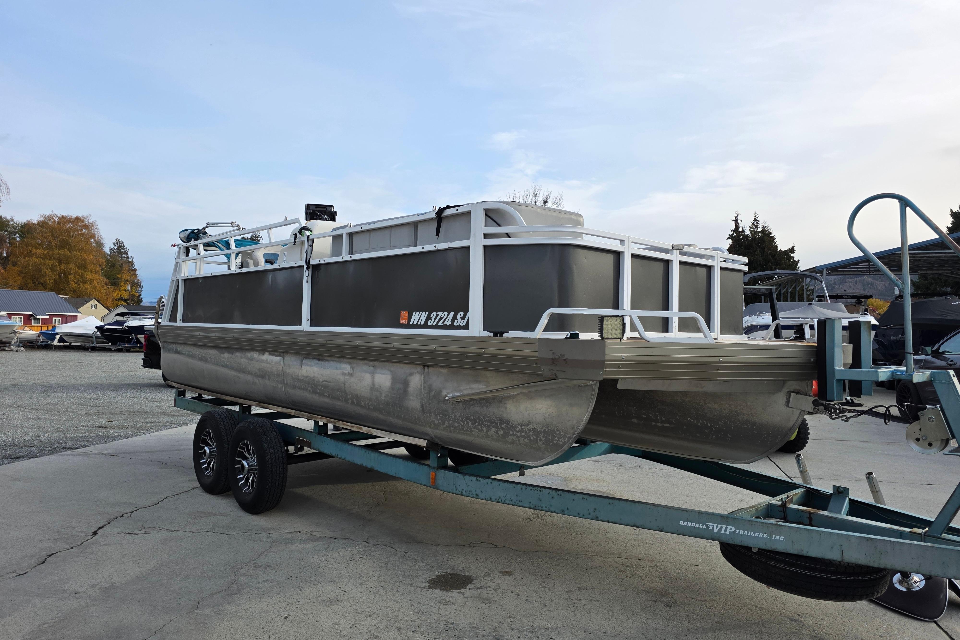 2001 JC TRITOON 226 I/O