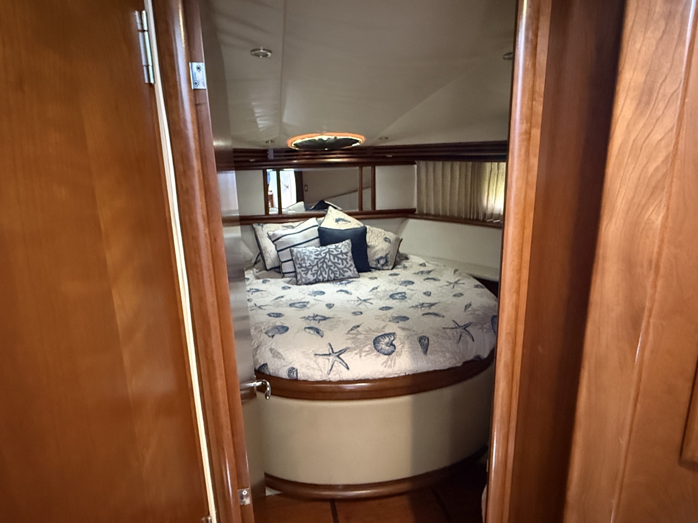 1999 Carver 450 Voyager - Image 36