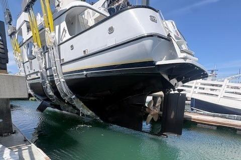 Seaton Long Range Cruiser 1990 being lifted from water at a marina.