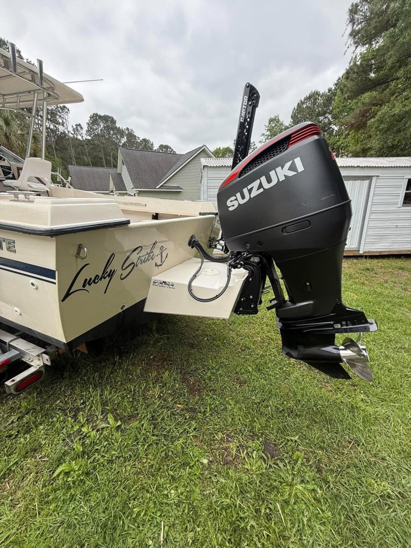 1981 Grady-White 220 Bimini - Image 3