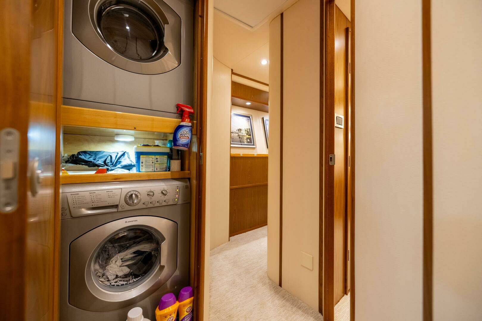 2011 Viking 70 Convertible - Image 60