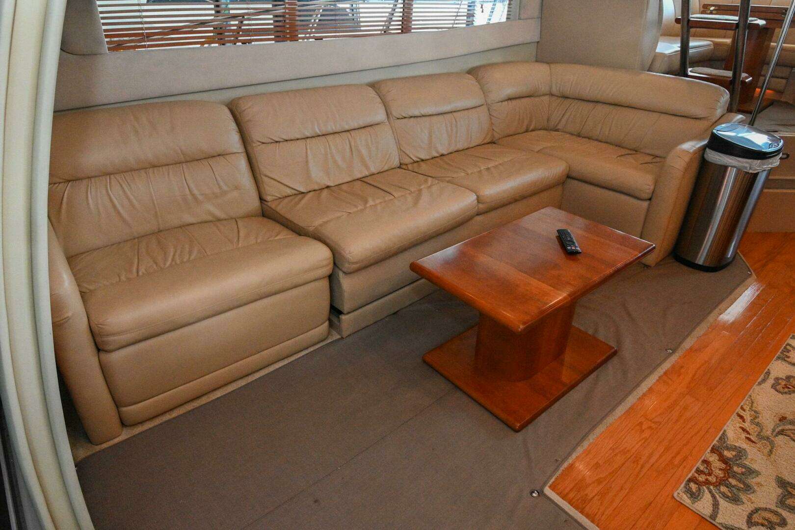 2002 Cruisers Yachts 5000 Sedan Sport - Image 22