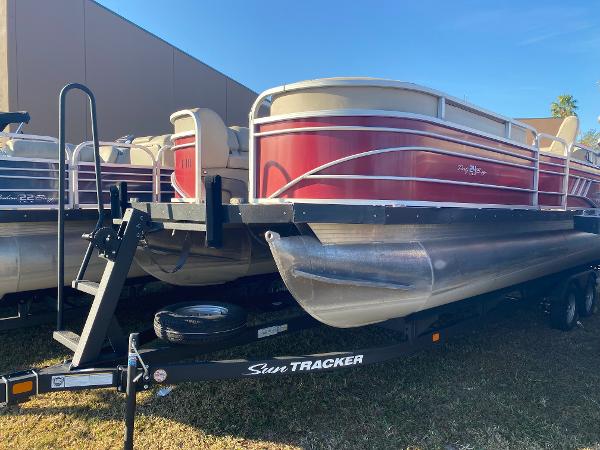 2020 Sun Tracker Party Barge 24 DLX