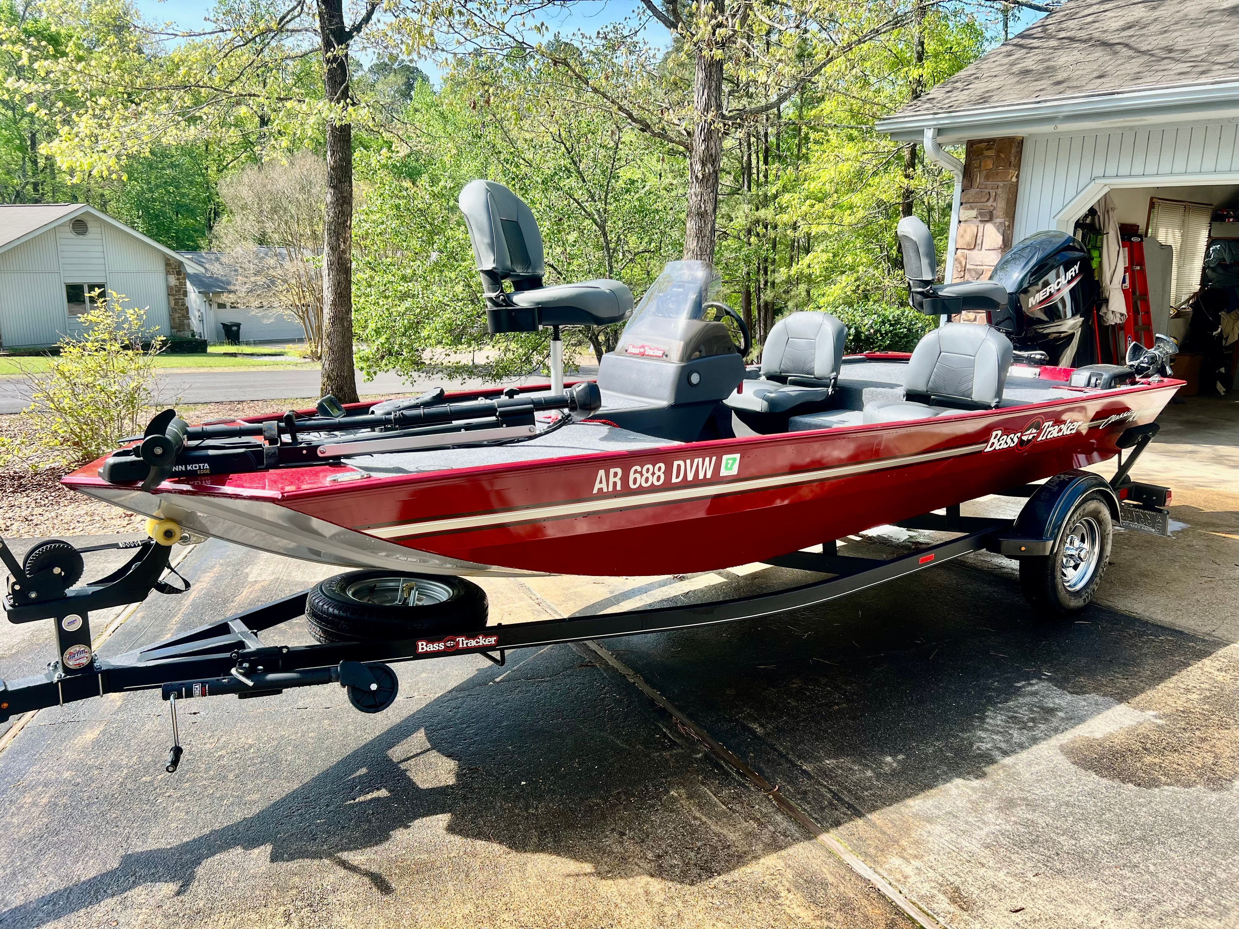2022 Bass Tracker Classic XL