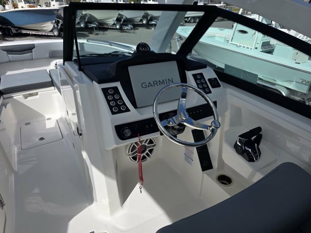 2026 Robalo R277 - 12
