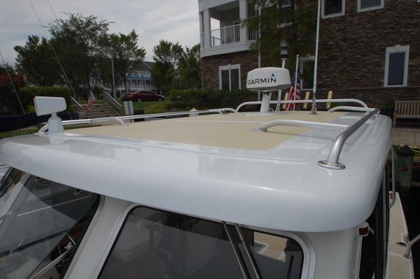The image shows the roof of a 2005 Fox Island Thirty - Sedan Cruiser with railing and Garmin antenna.