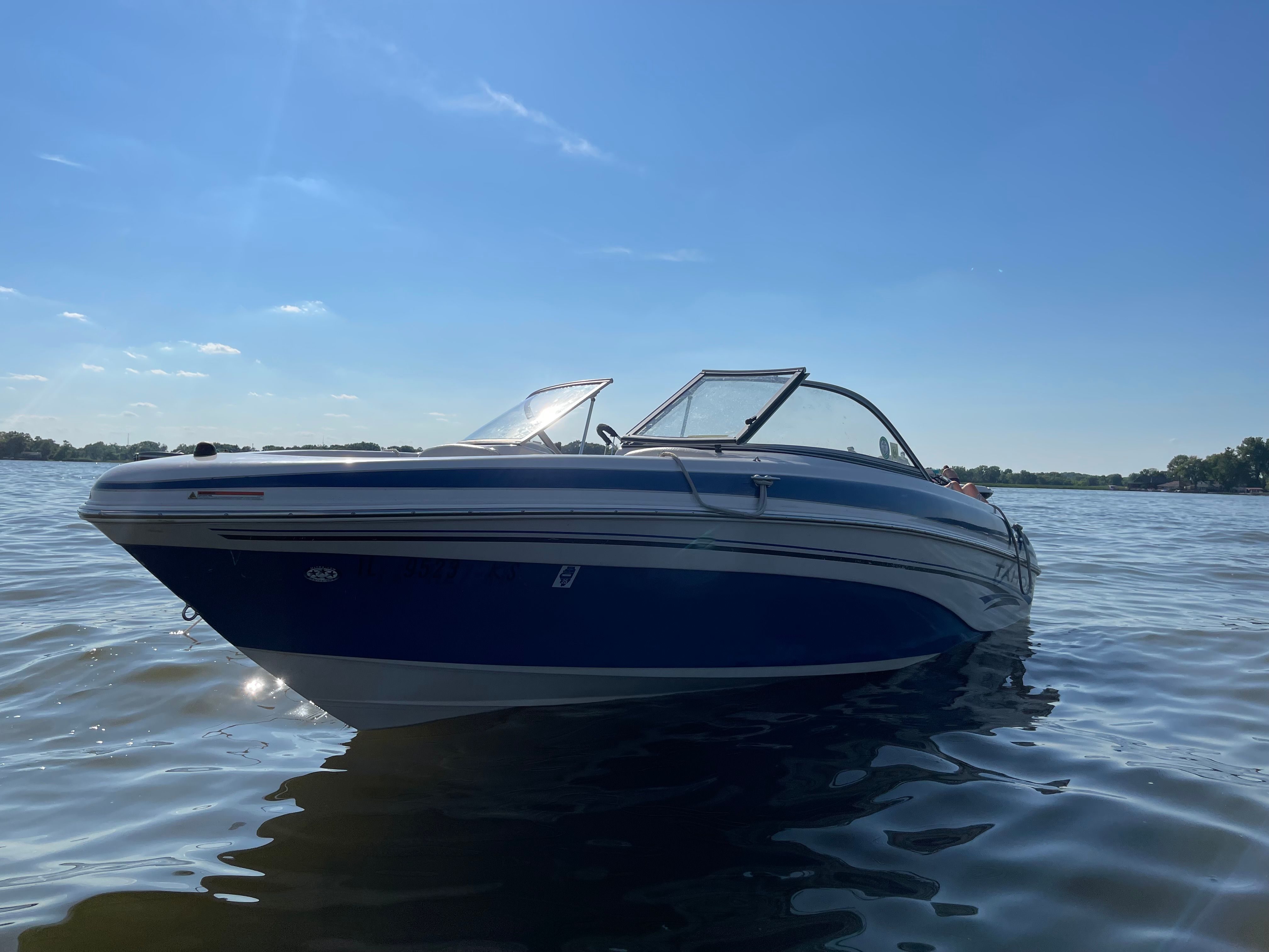 2005 Tahoe Q6 Sport on calm water under sunny skies.