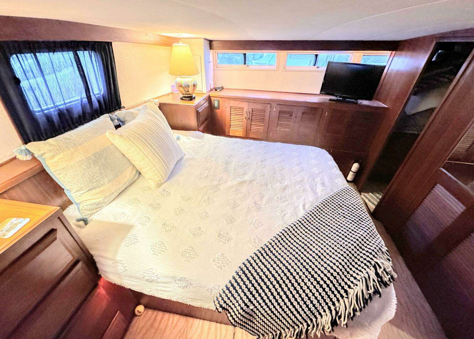 1987 Viking 48 Motor Yacht - Image 53