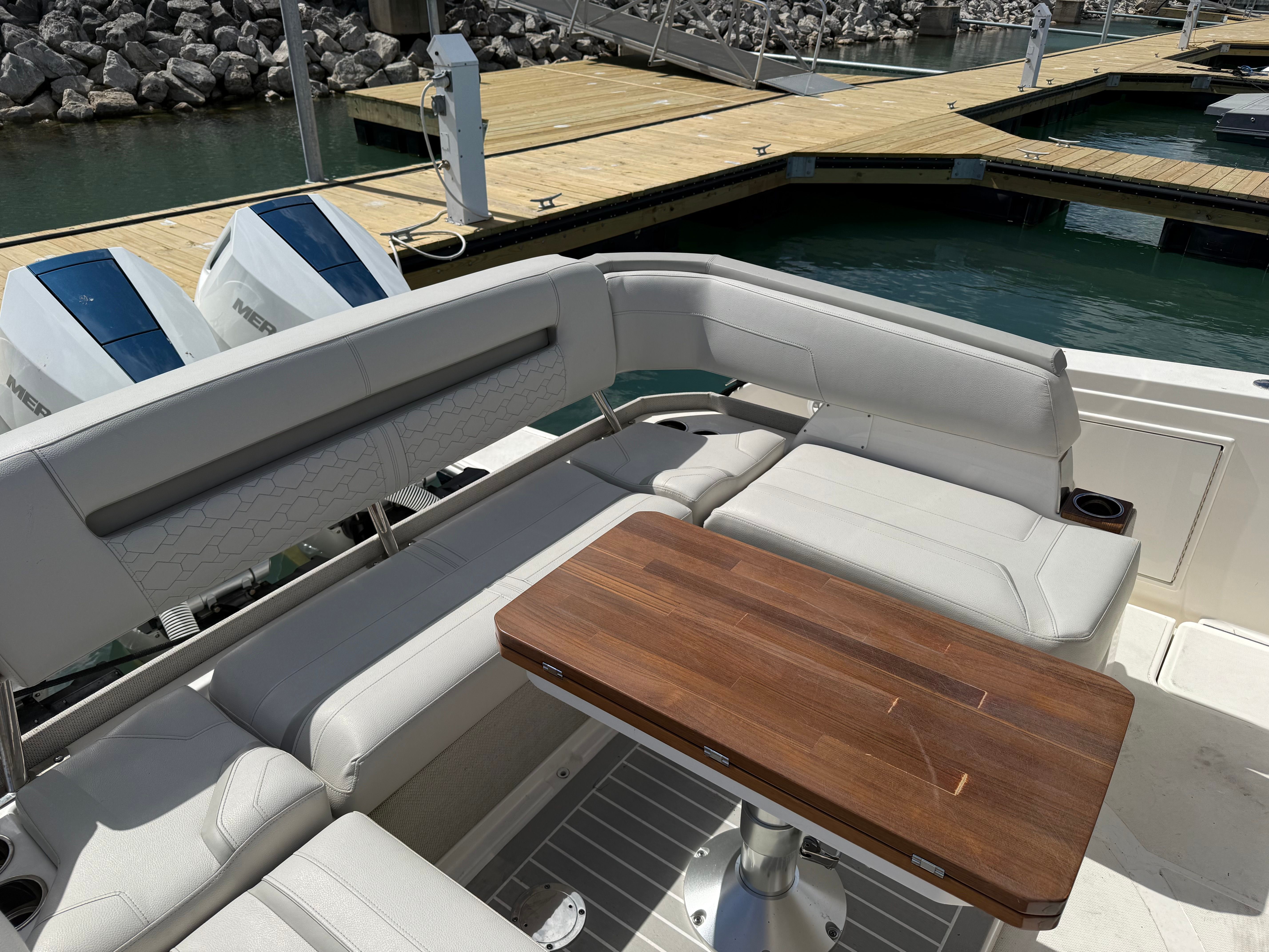2024 Tiara Yachts 38 LS - 11