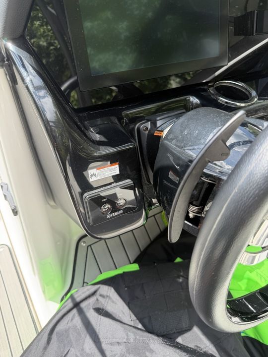 Close-up of the helm area of a 2022 Yamaha 212SD boat.