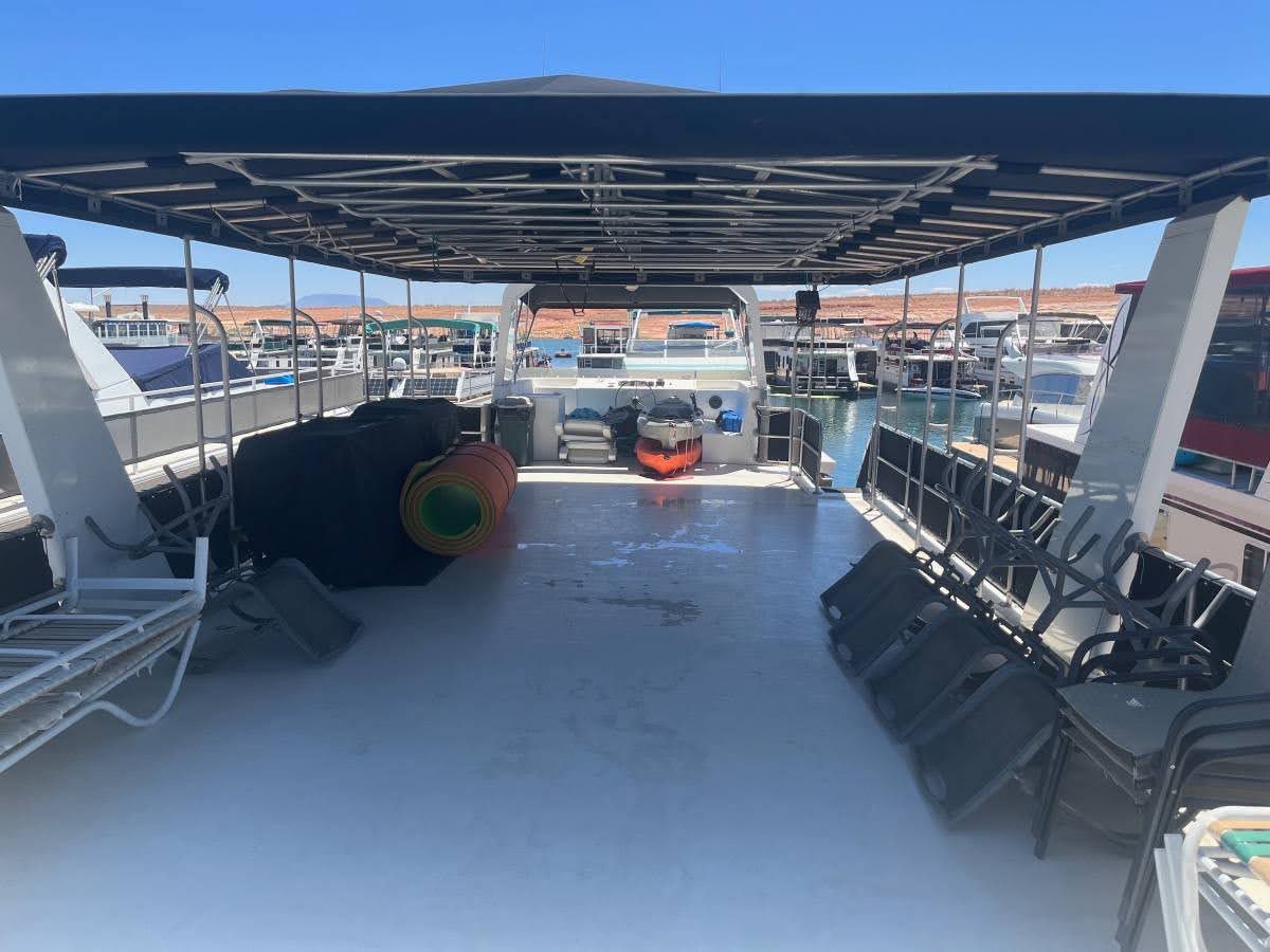 1993 Lakeview houseboat with spacious deck and seating area.
