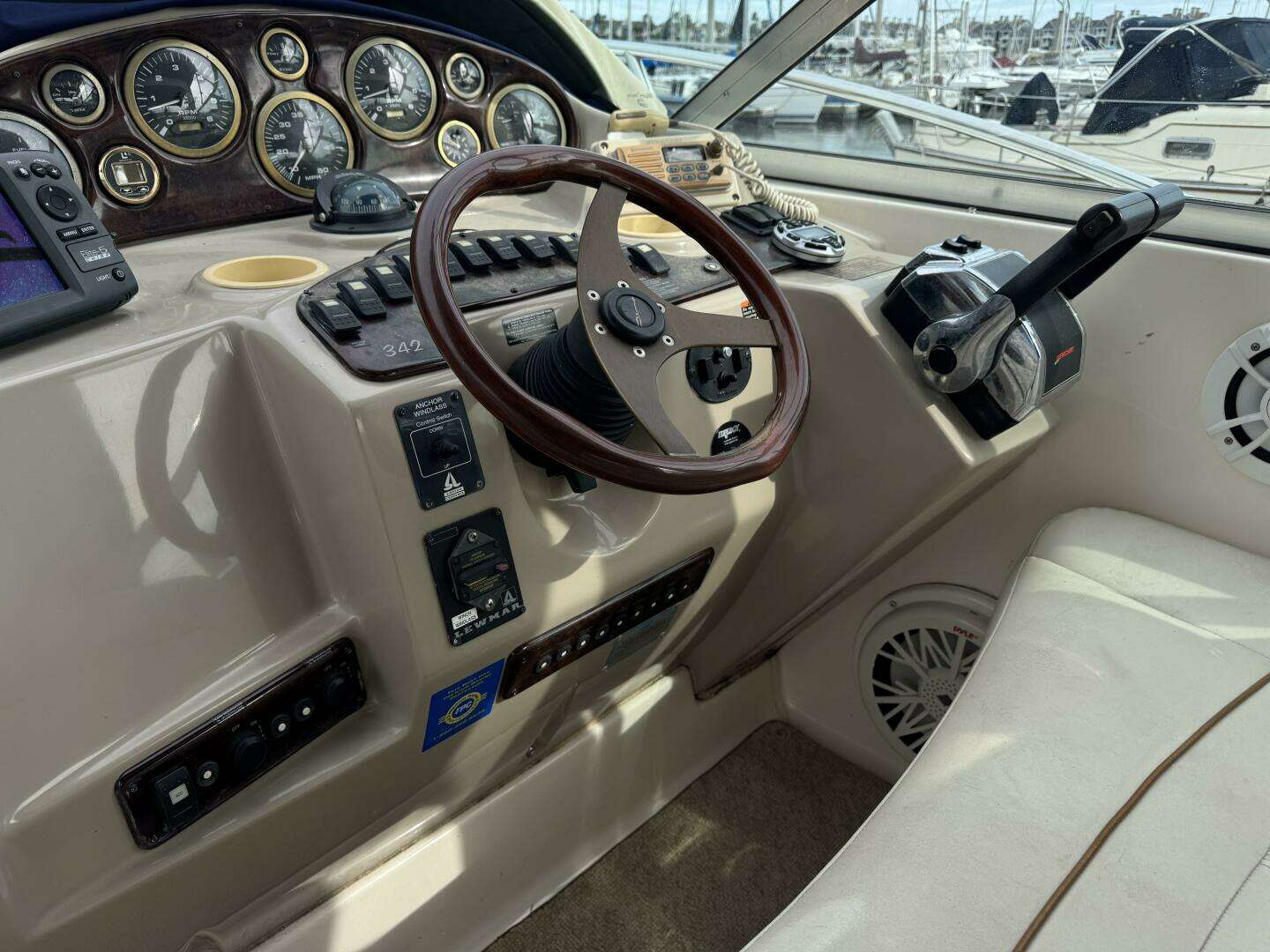 2002 Rinker 342 Fiesta Vee - Image 18