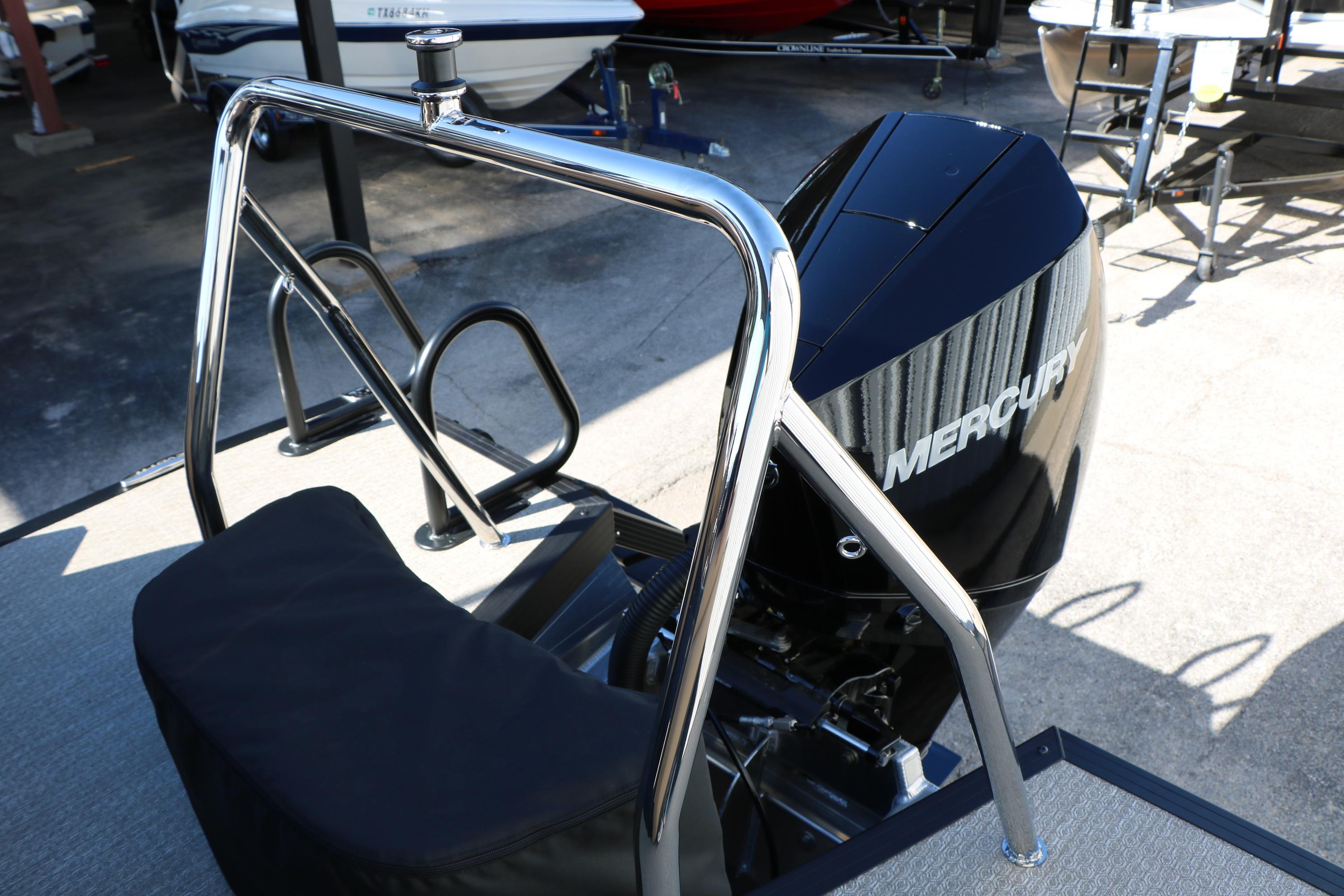 2026 Evotti 525 QL Tri-Toon with Mercury outboard motor, featuring sleek chrome details.