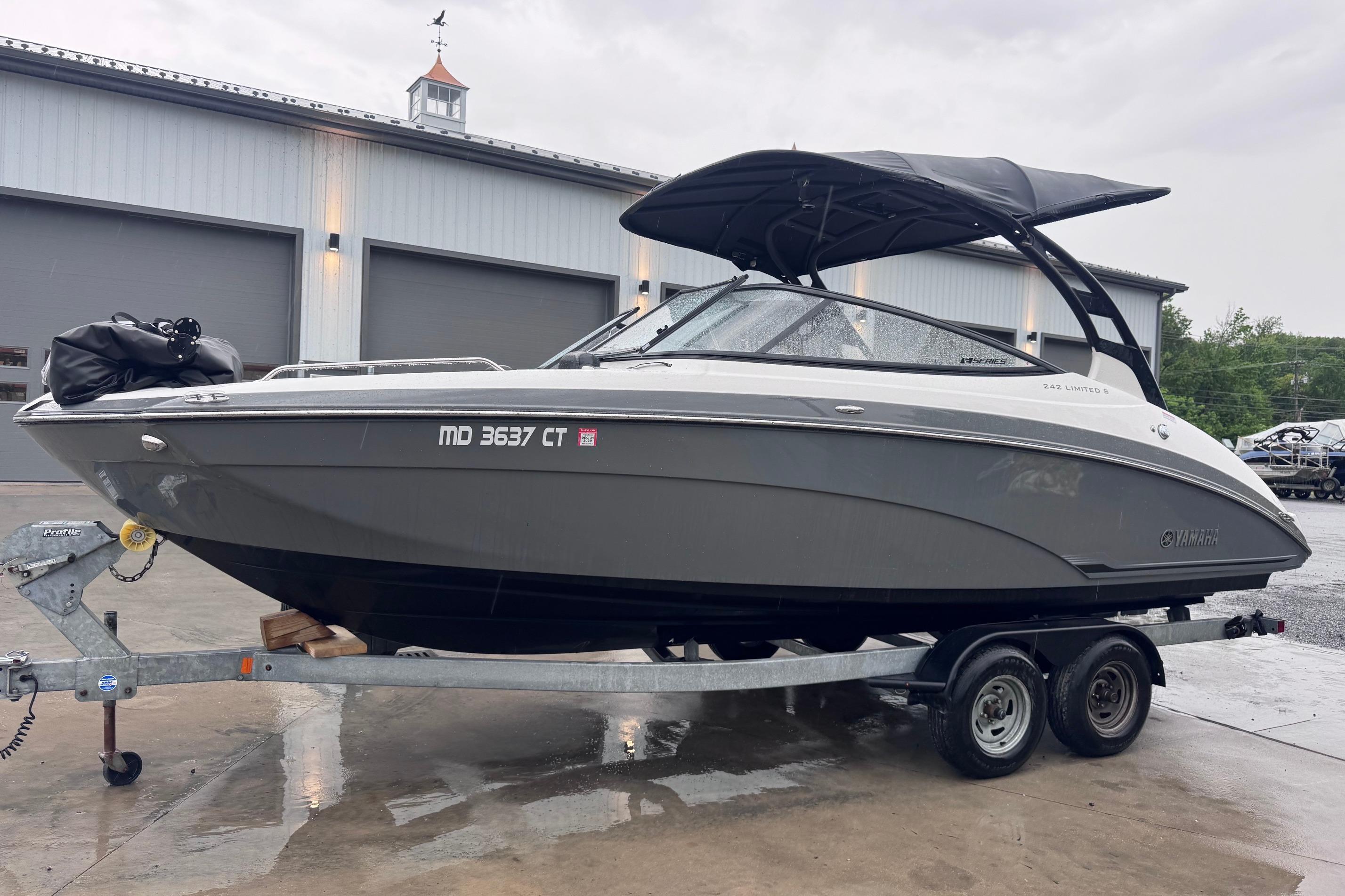 2019 Yamaha Boats 242SE