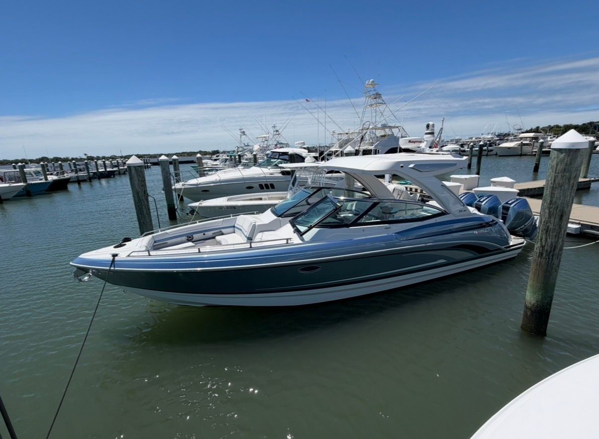 2025 Formula 330 Crossover Bowrider OB - 2