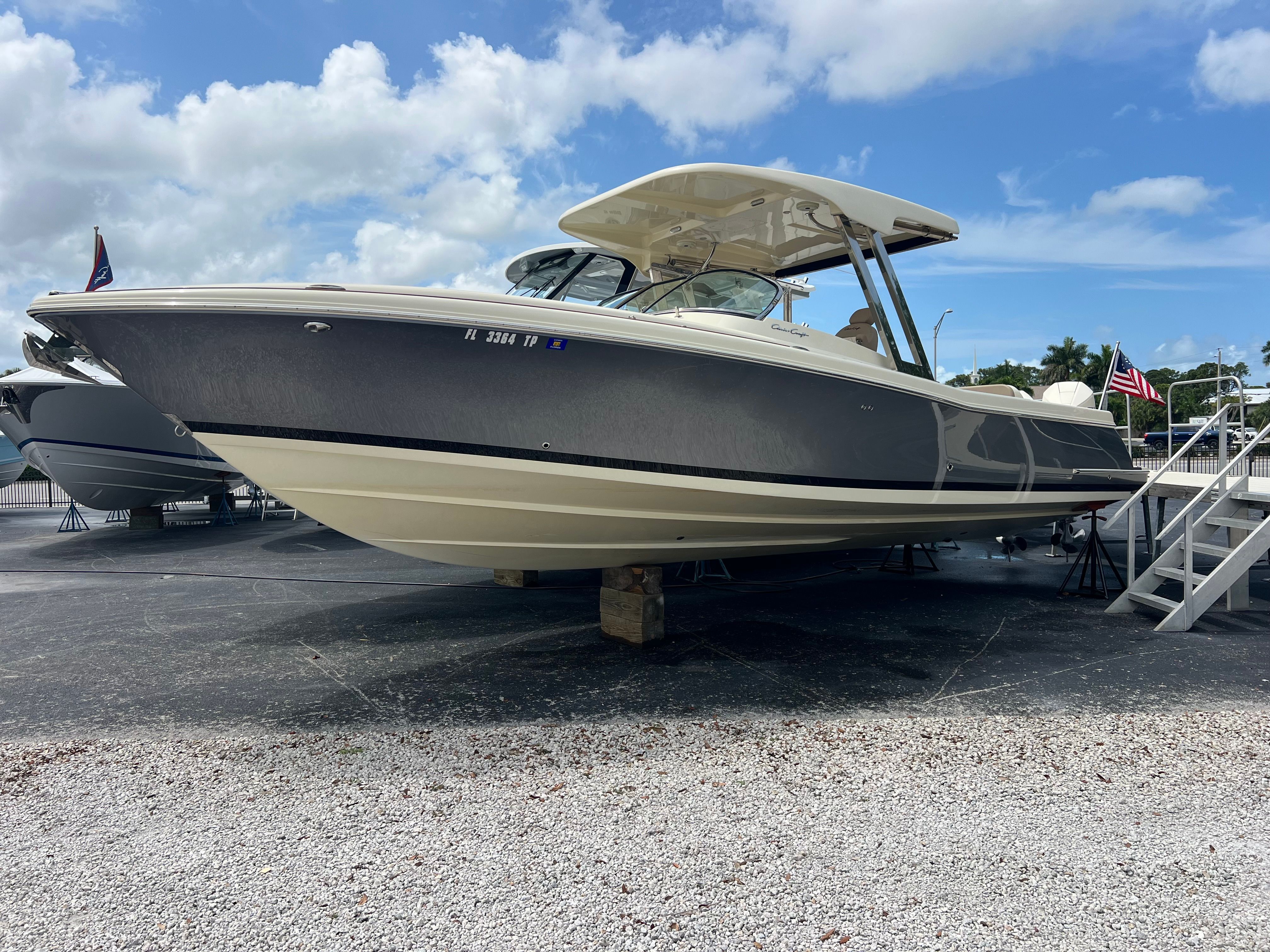 2023 Chris-Craft Calypso 30