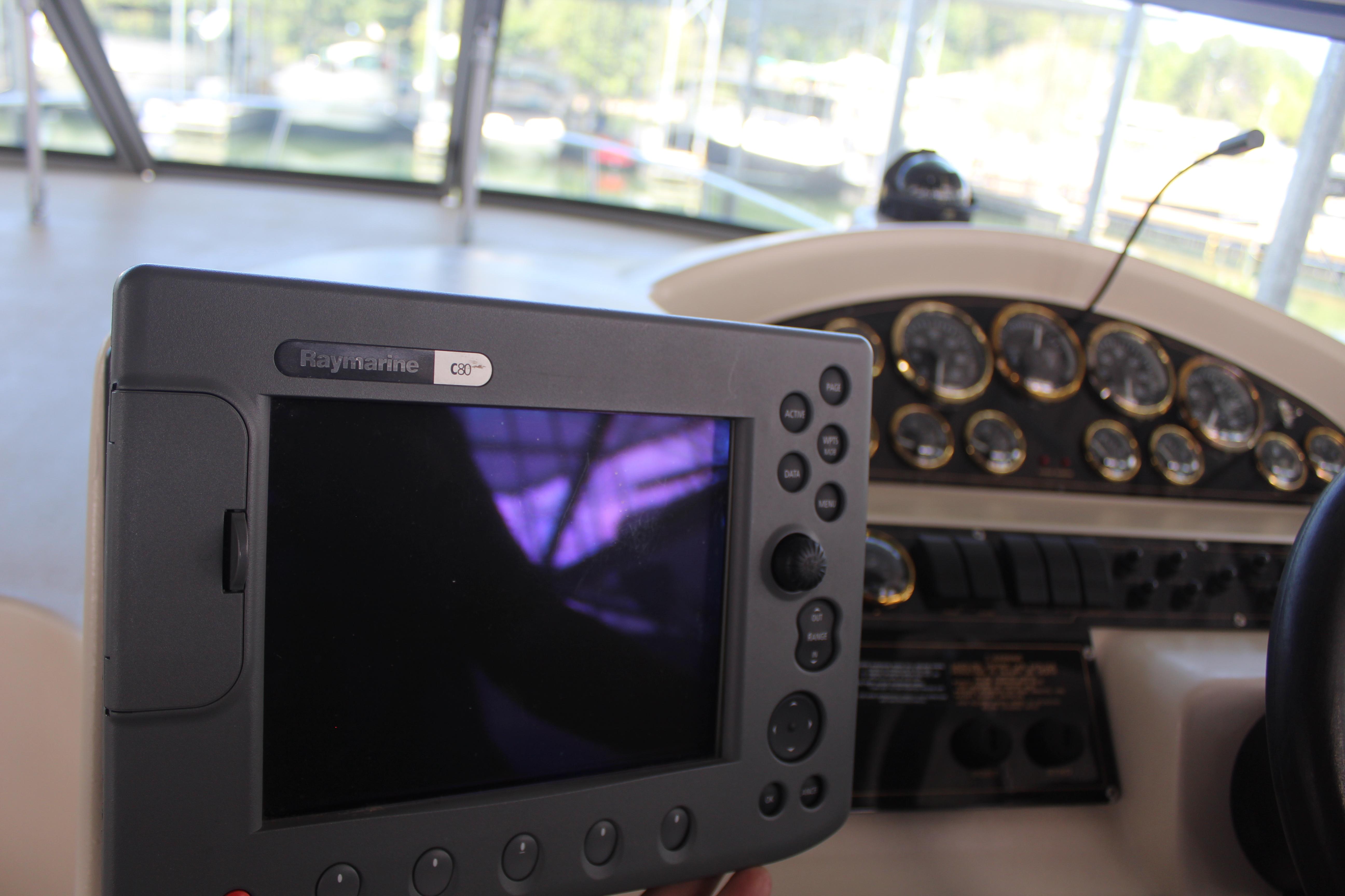 1999 Cruisers Yachts 3075 Rogue - 36