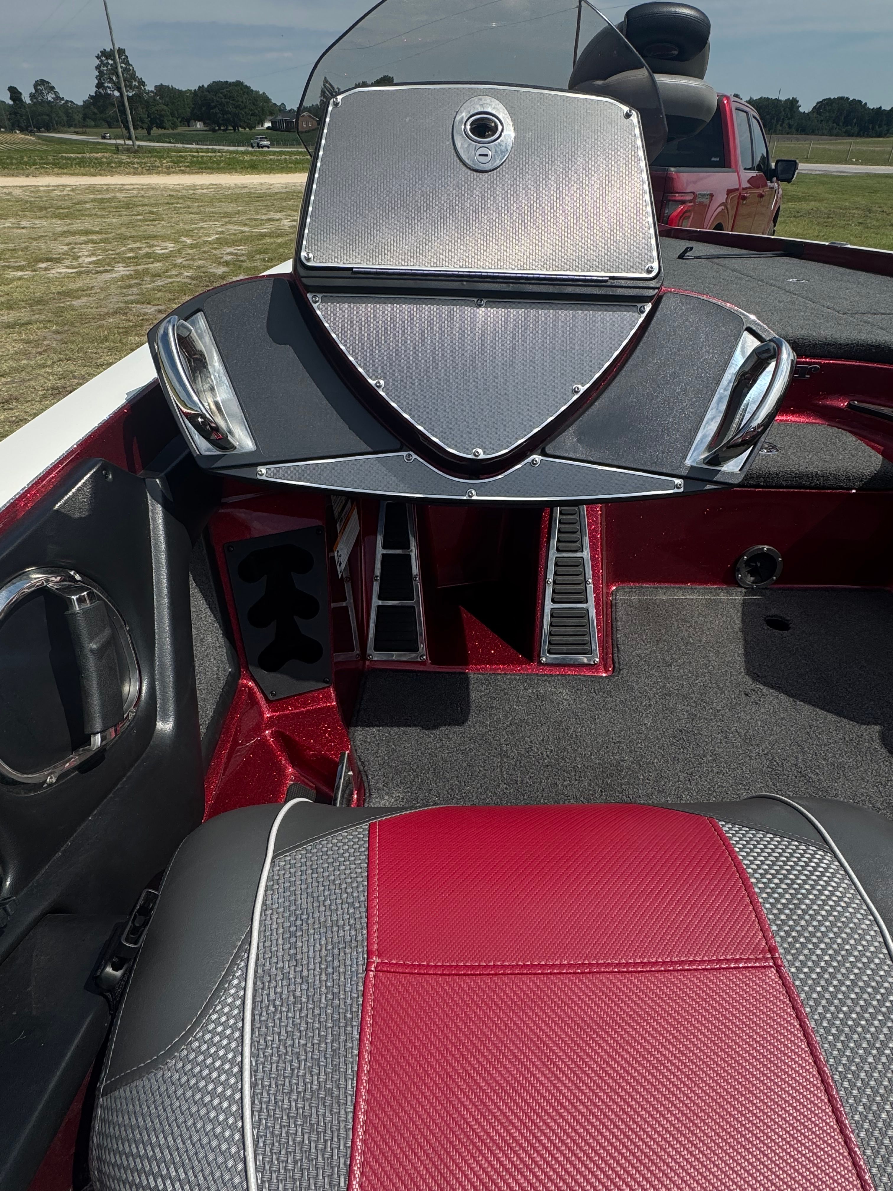 The image shows the interior of a Ranger 521C boat with red and gray seating.