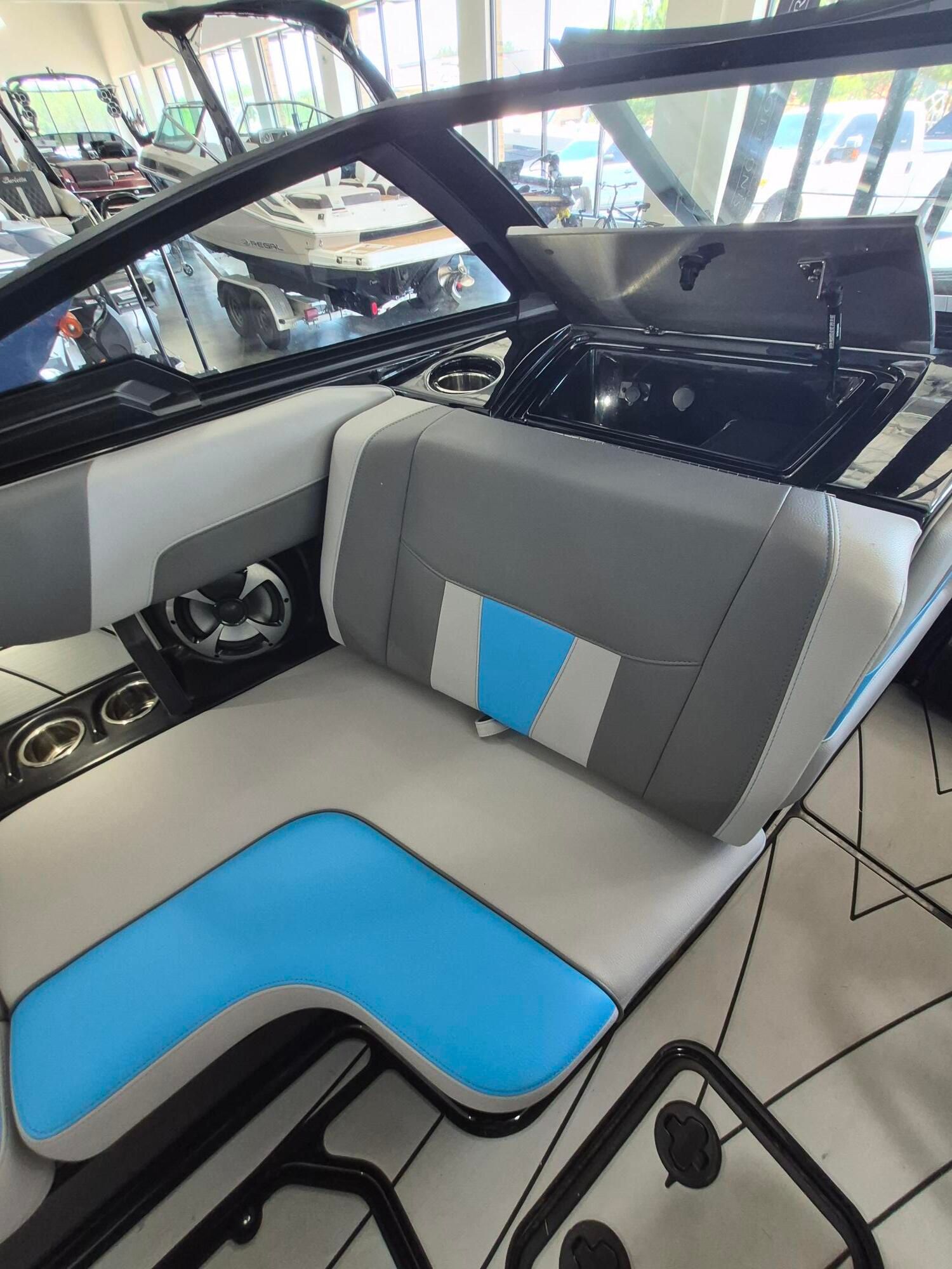 2021 MALIBU 23 LSV - Image 9