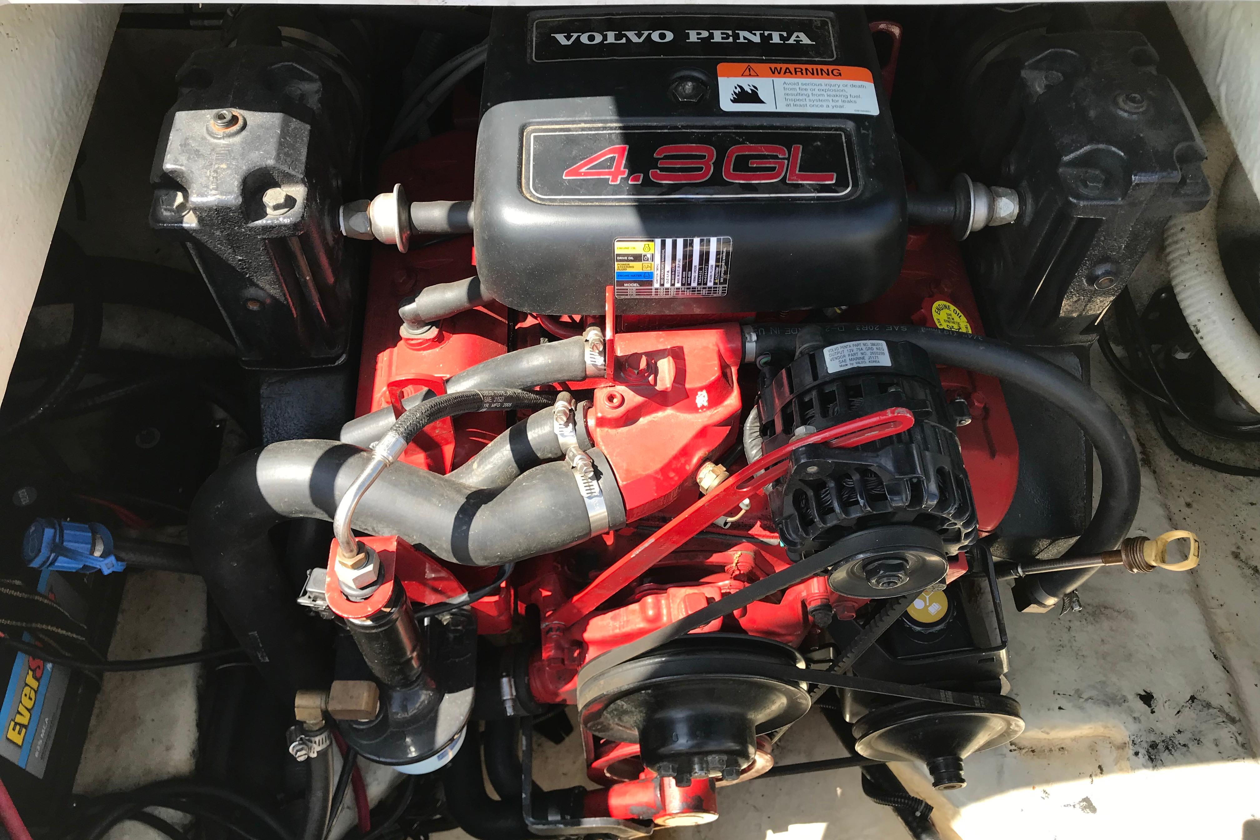 Volvo Penta 4.3GL engine in 2005 Four Winns 180 Horizon FS boat.