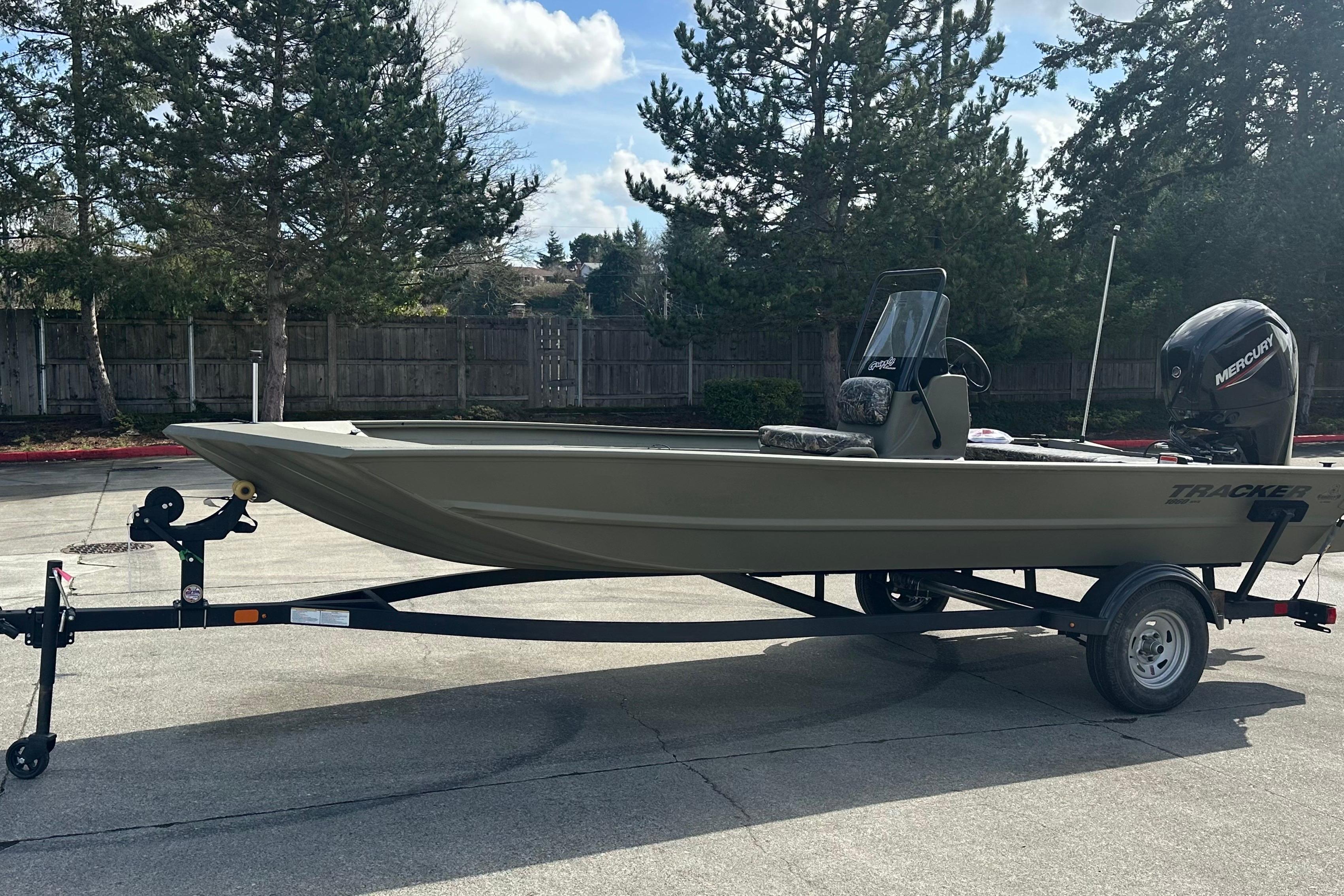 2026 Tracker Grizzly 1860 CC