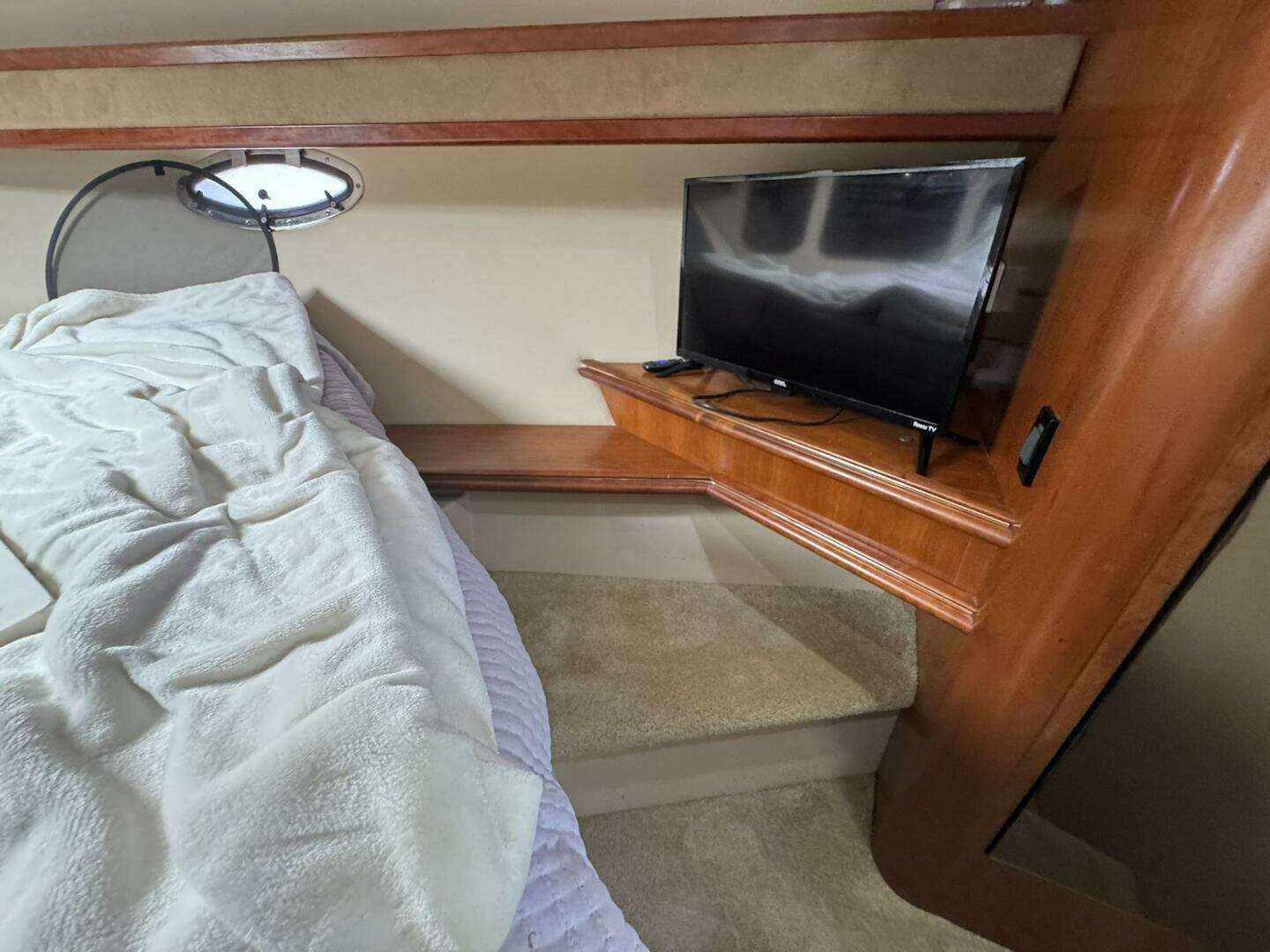 2003 Cruisers Yachts 3772 - Image 85