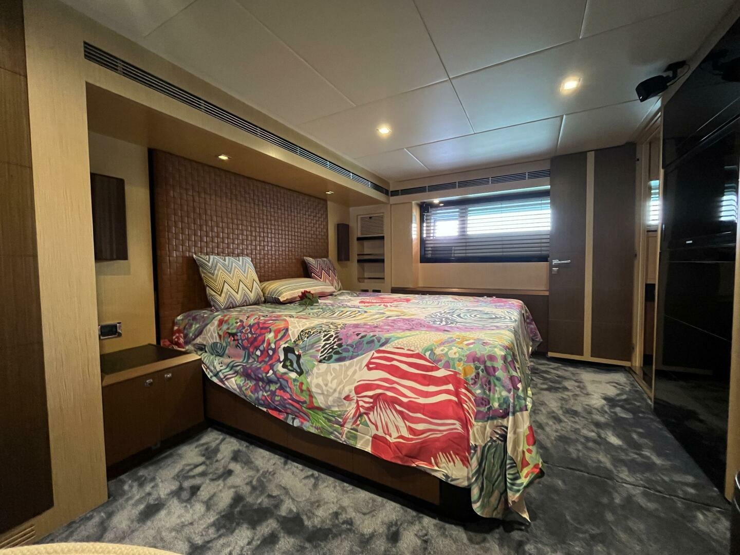 2011 Azimut Magellano 74' - Image 8