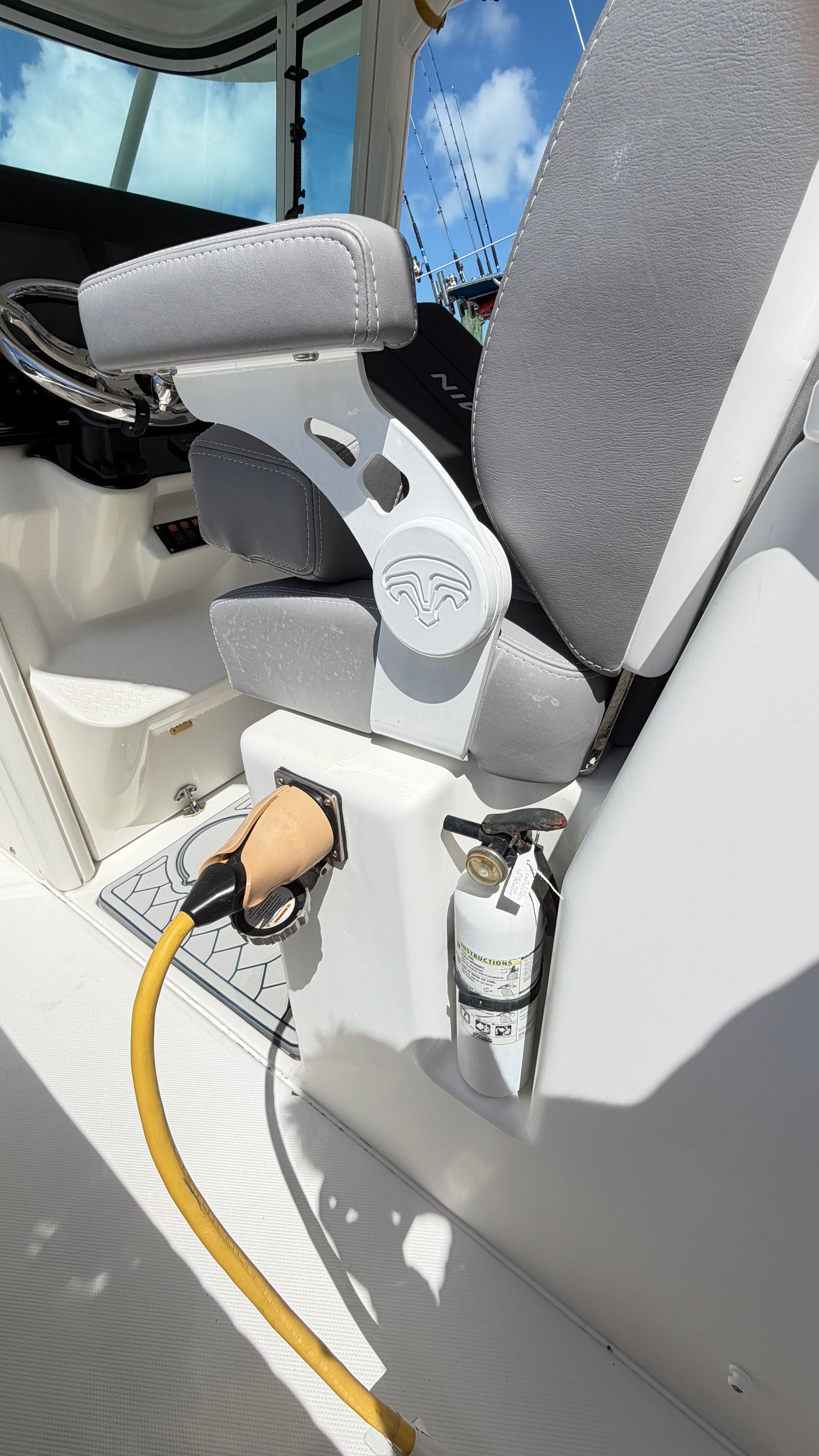 2009 Everglades 365 Center Console - 68