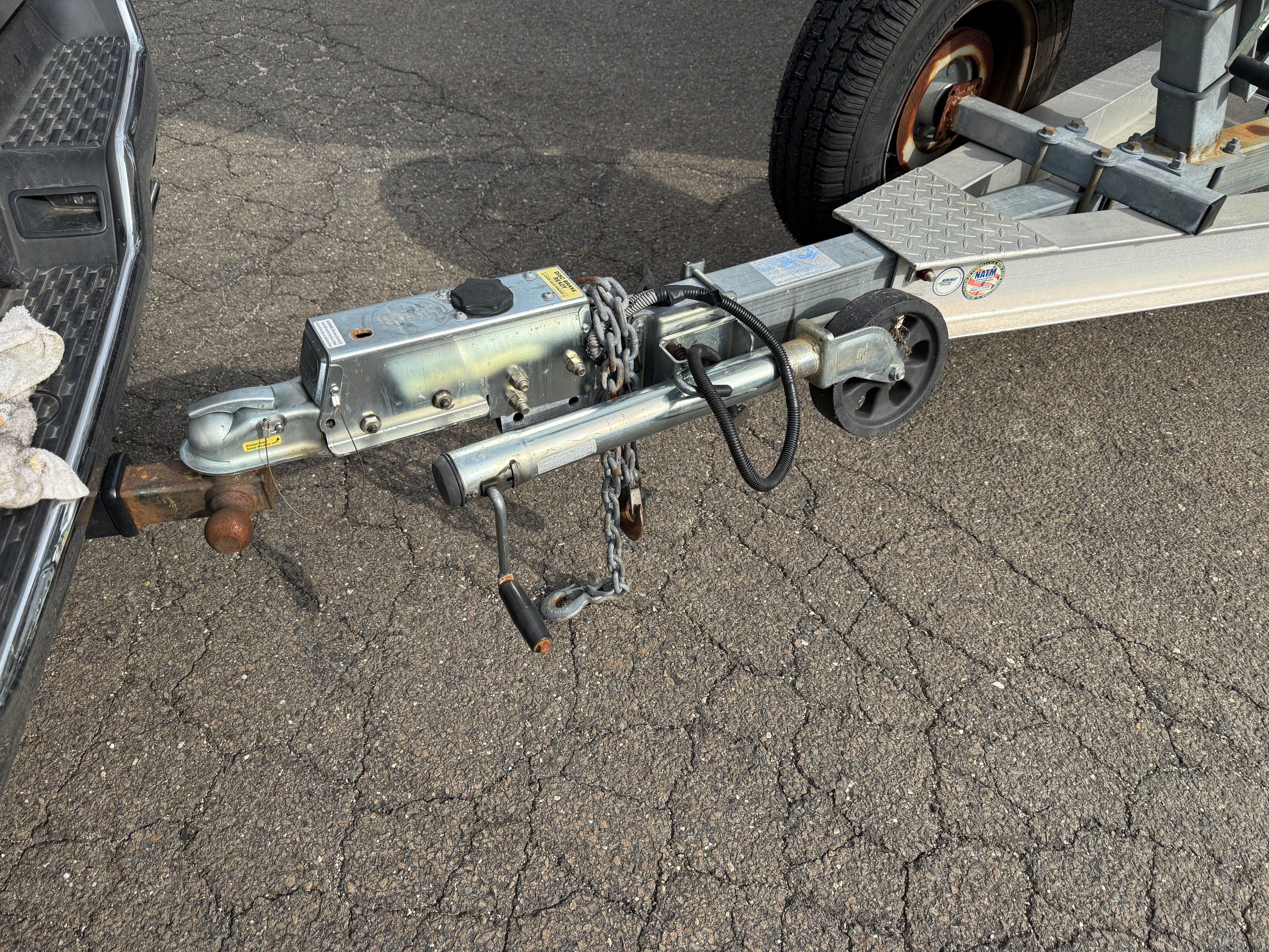 Trailer hitch of a 2008 Hydra-Sports Vector 2200 VX boat trailer.