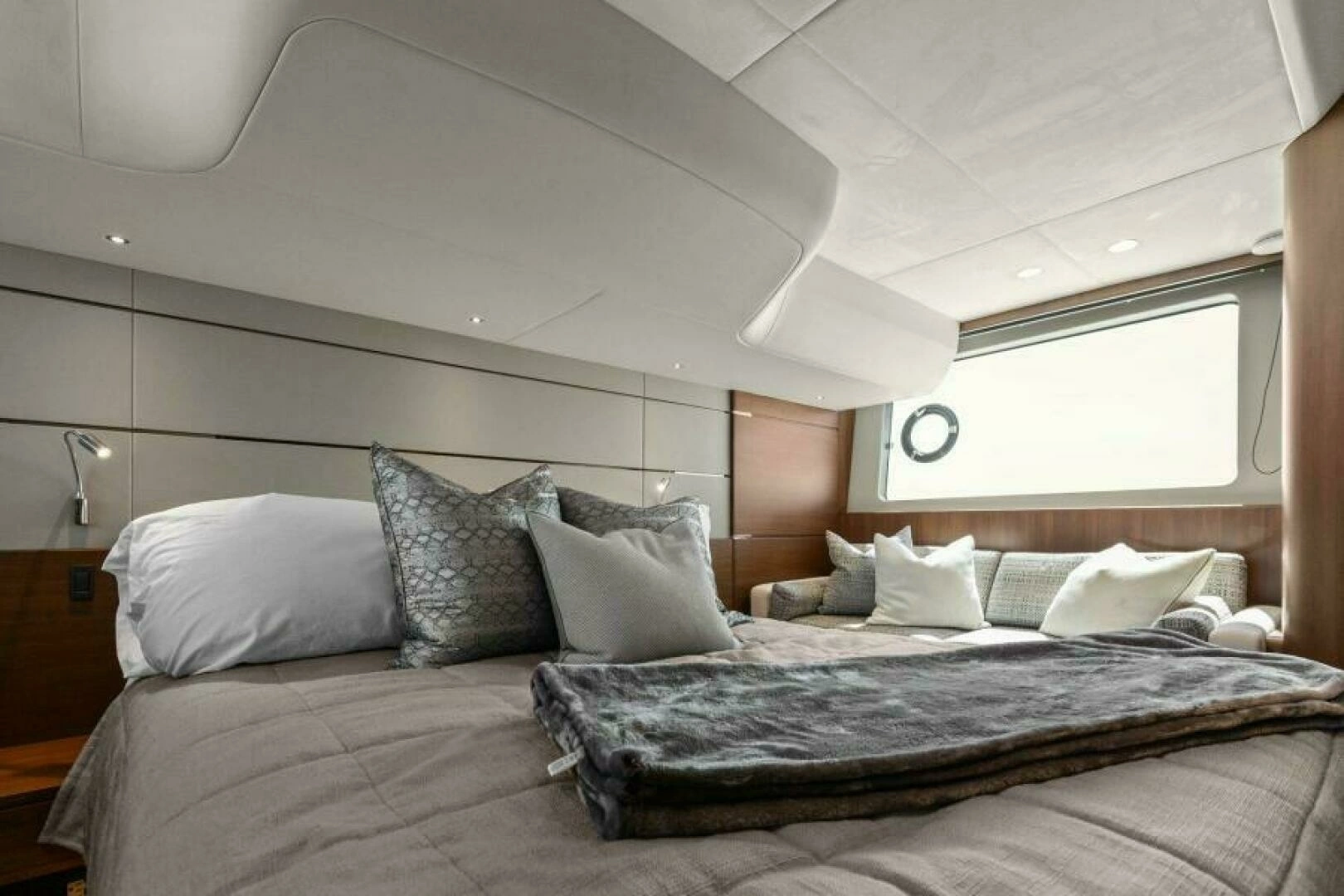 2016 Princess 60 Flybridge - Image 35