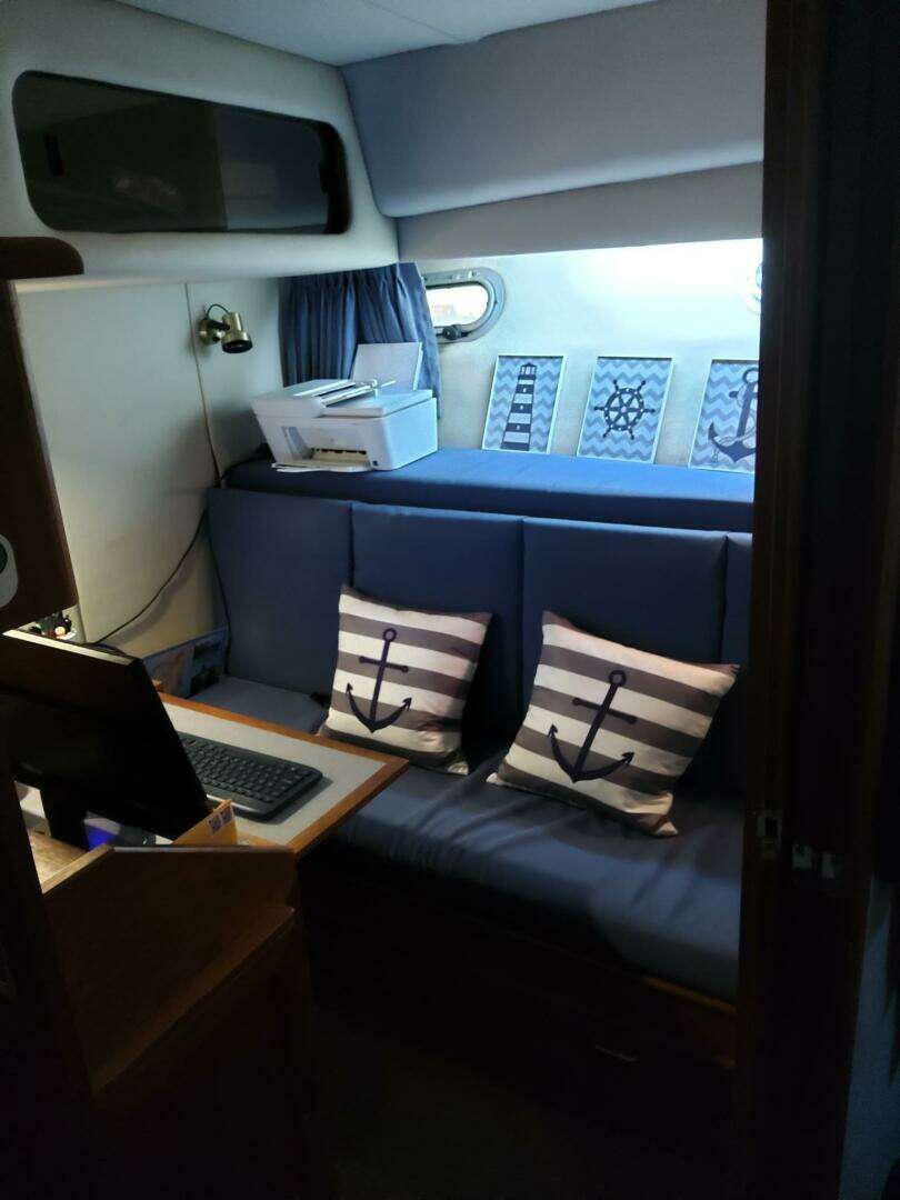 1991 Bayliner 4588 Pilothouse Motoryacht - Image 13